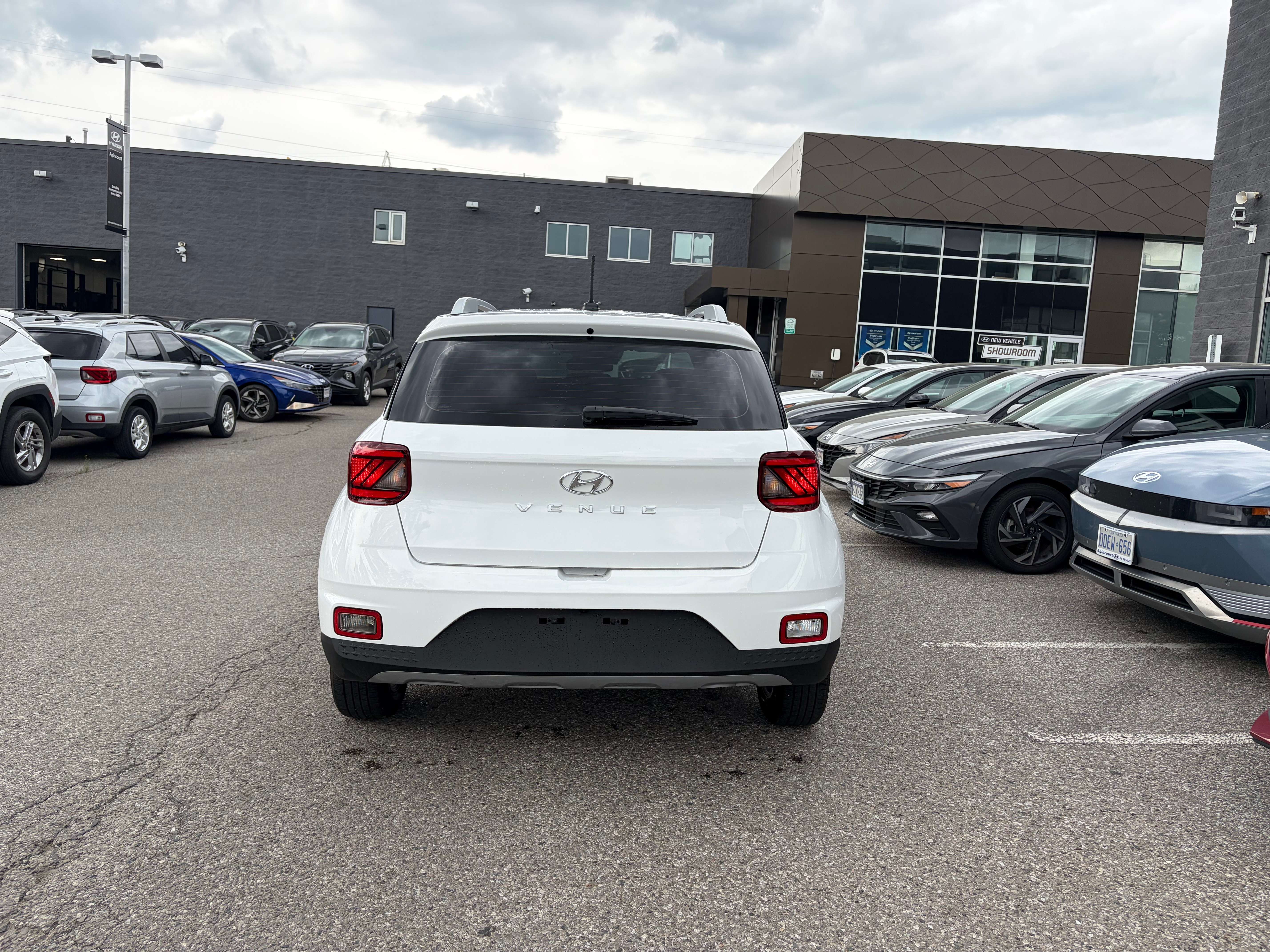 2023 Hyundai Venue PREFERRED | ONE OWNER | LOW KMS | LOWEST CPO RATES — снимка 1