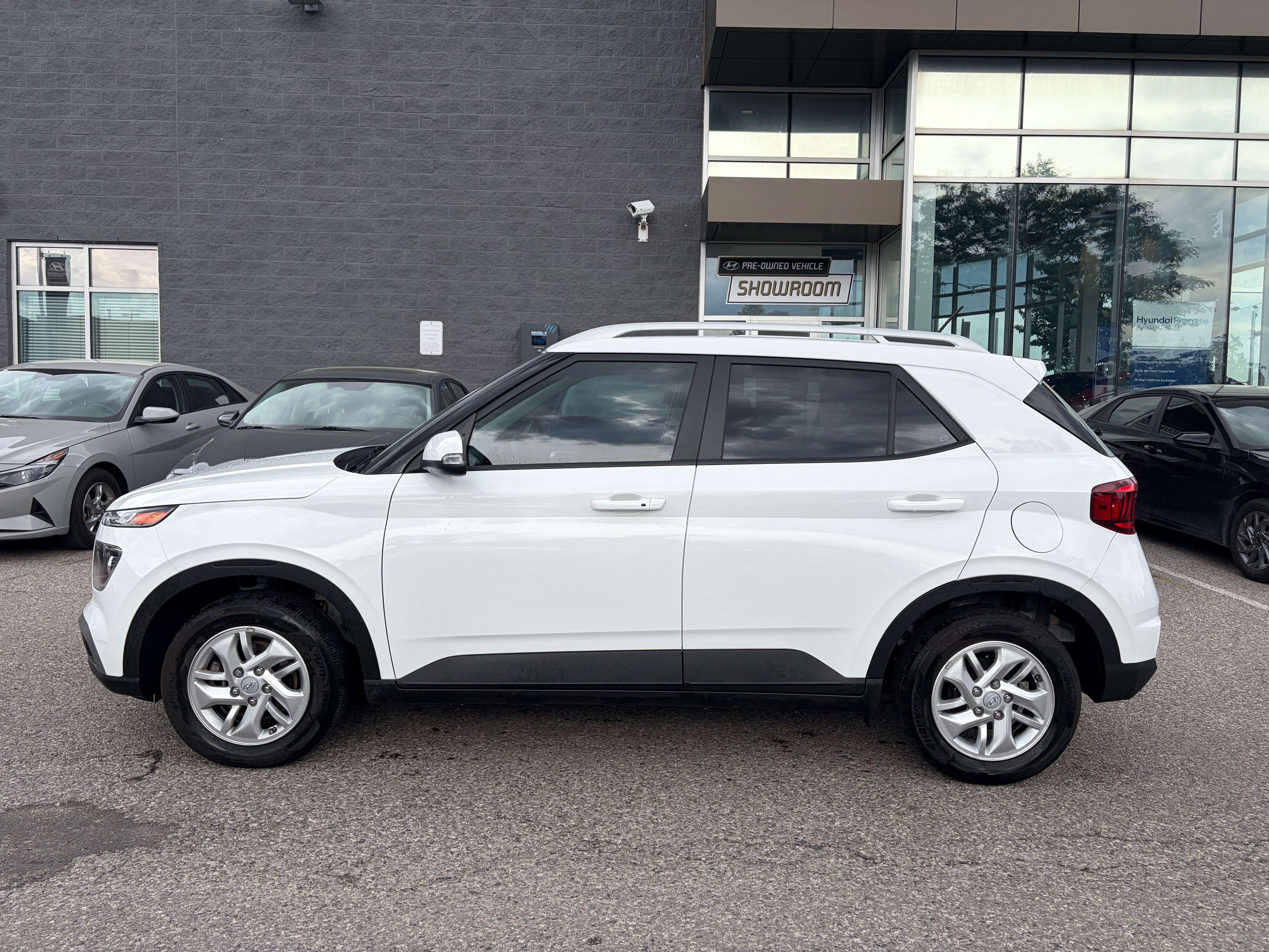 2023 Hyundai Venue PREFERRED | ONE OWNER | LOW KMS | LOWEST CPO RATES — снимка 1