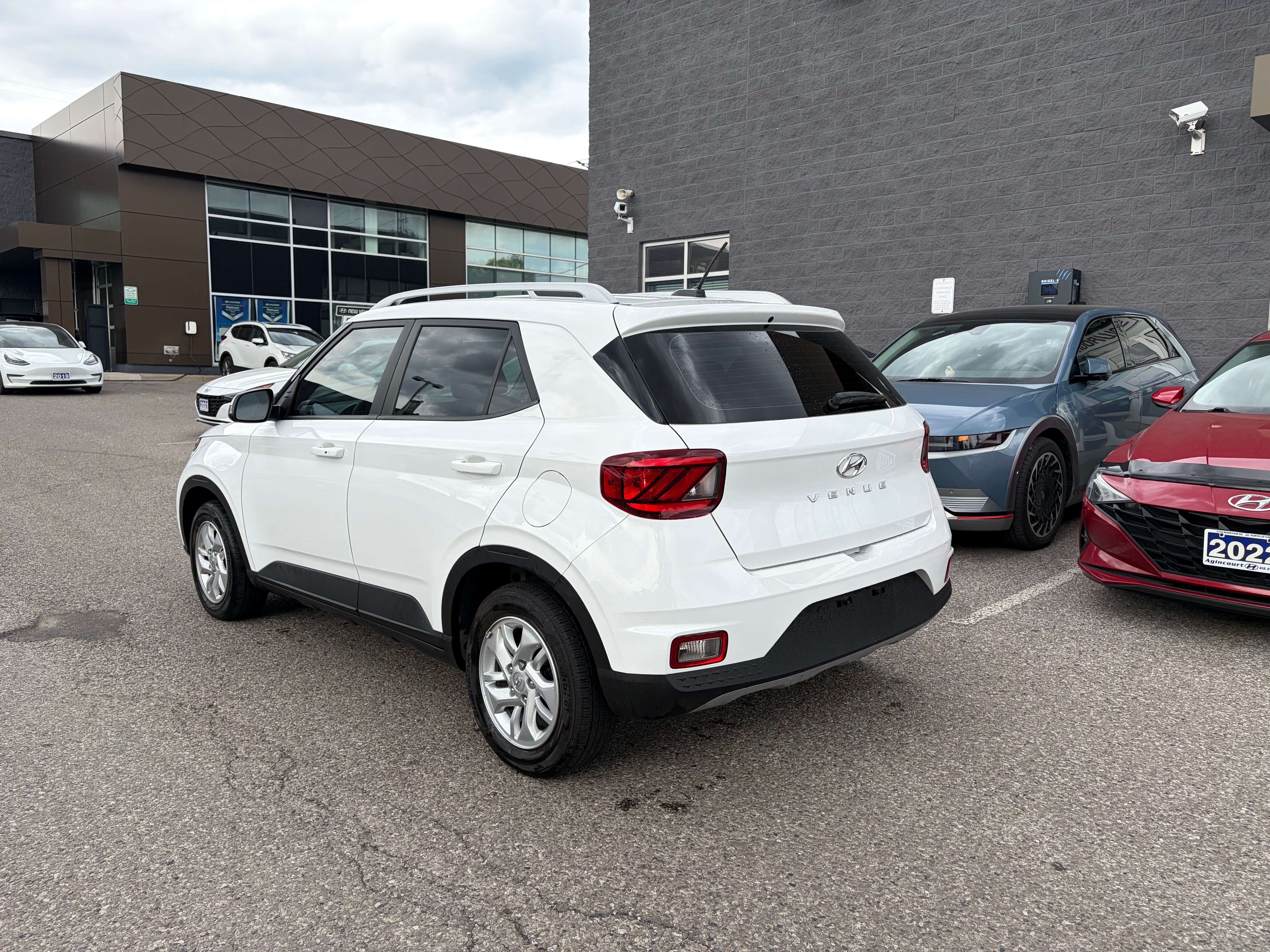 2023 Hyundai Venue PREFERRED | ONE OWNER | LOW KMS | LOWEST CPO RATES — снимка 1