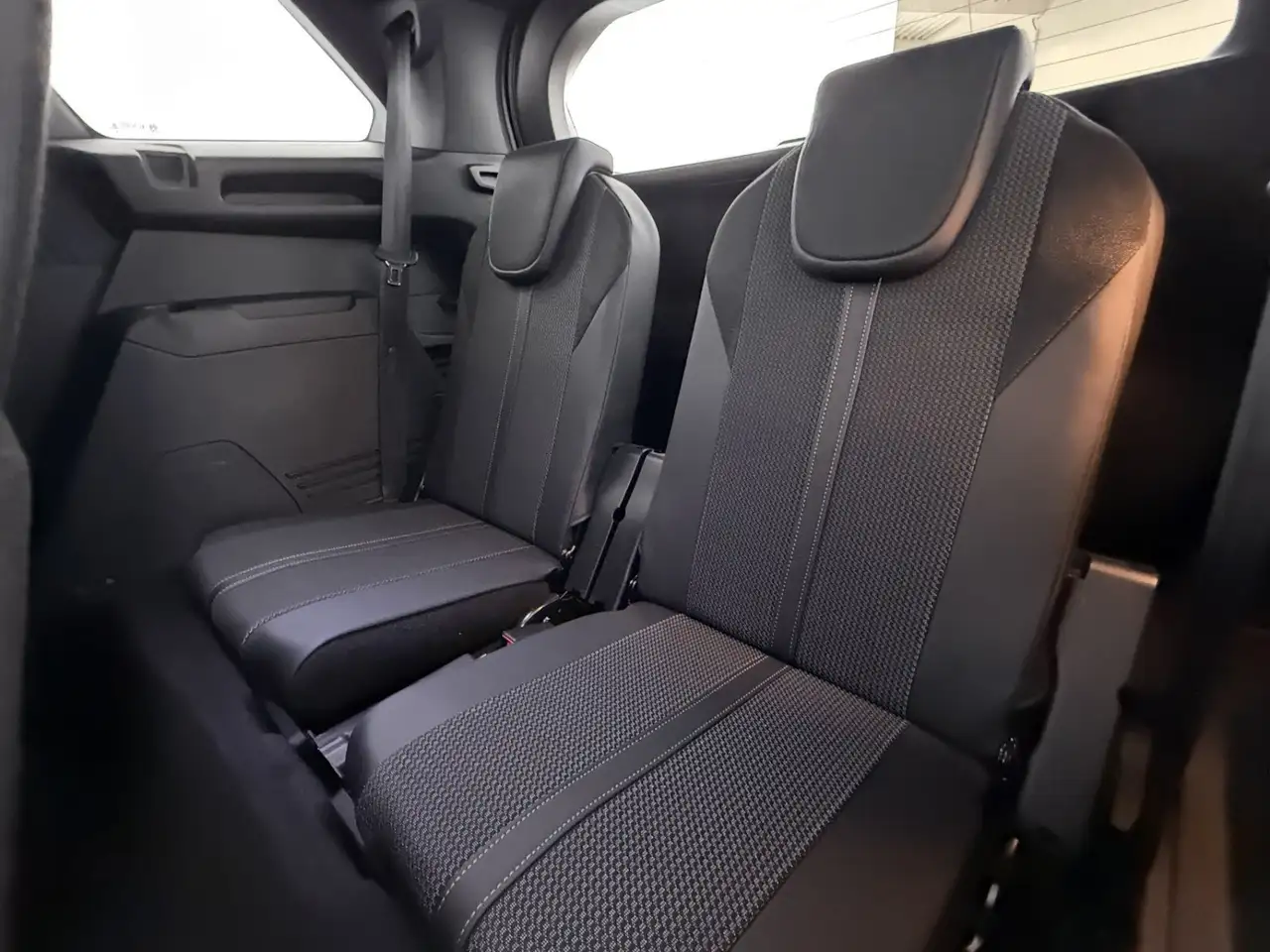 Peugeot 5008 1.2 136 GT Aut 7-SITZER LED SKY AHK RADAR, миниатюра 26