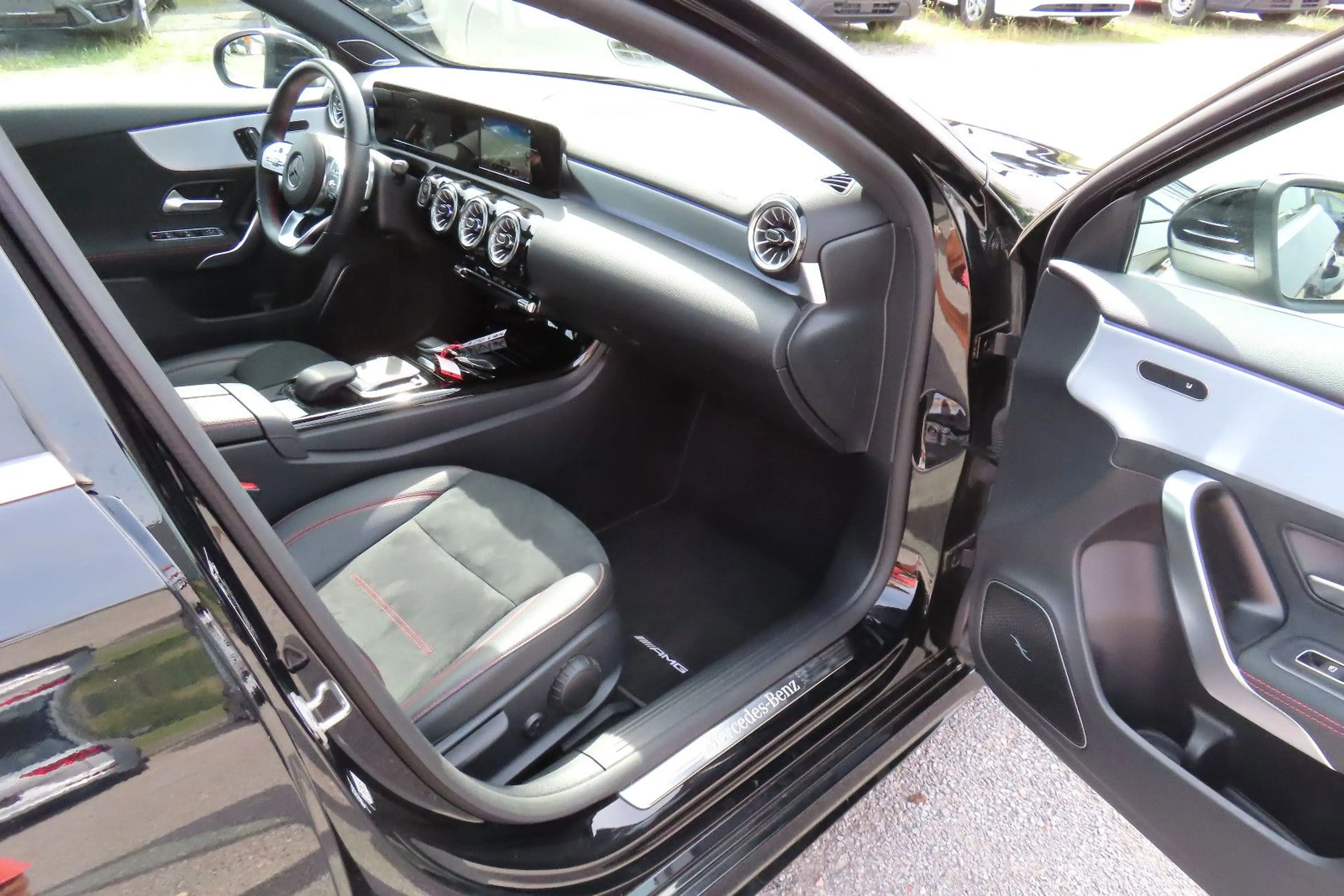 Mercedes-Benz A 250 4Matic AMG Leder Memory Navi Pano Kamera — photo 14