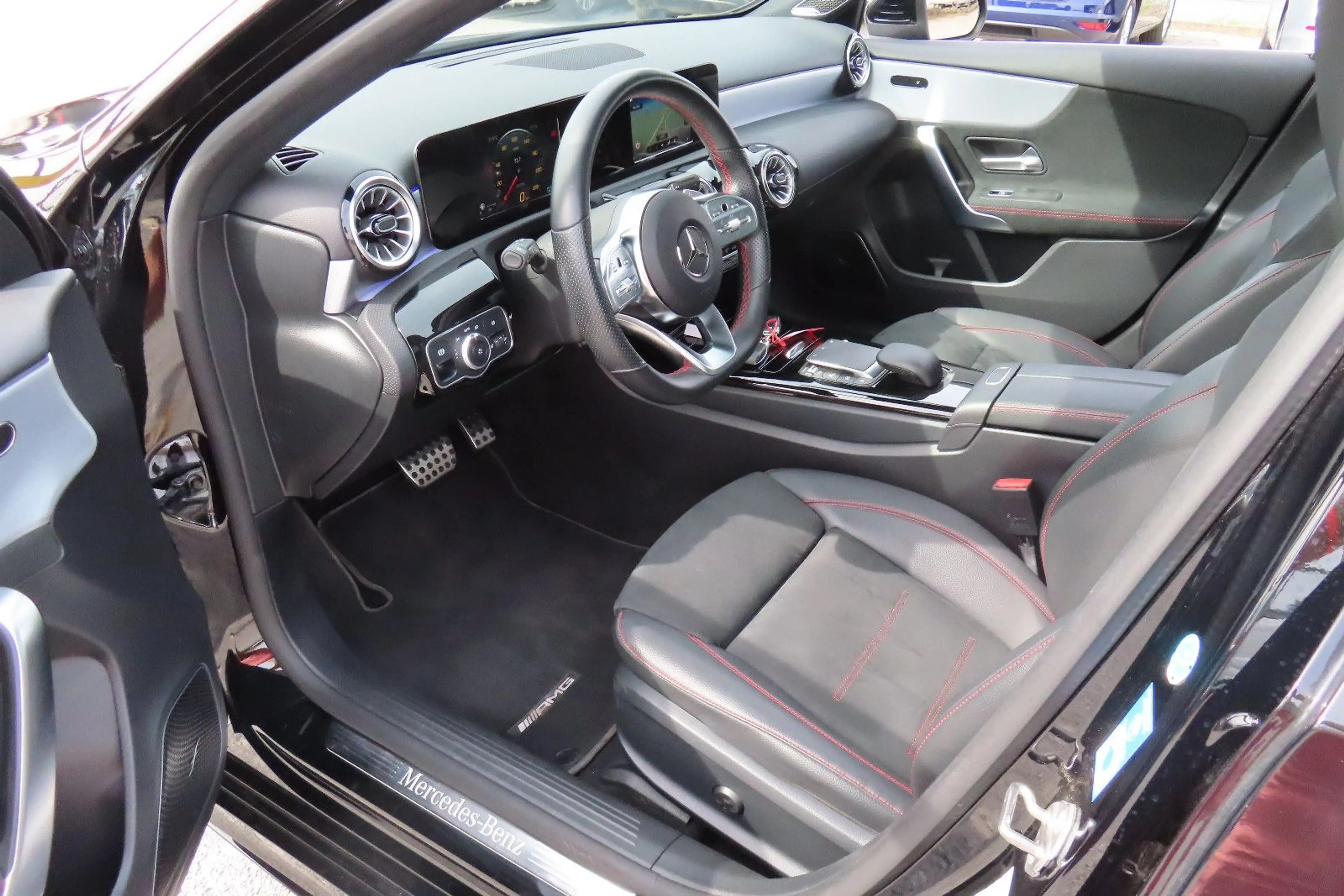 Mercedes-Benz A 250 4Matic AMG Leder Memory Navi Pano Kamera — photo 17