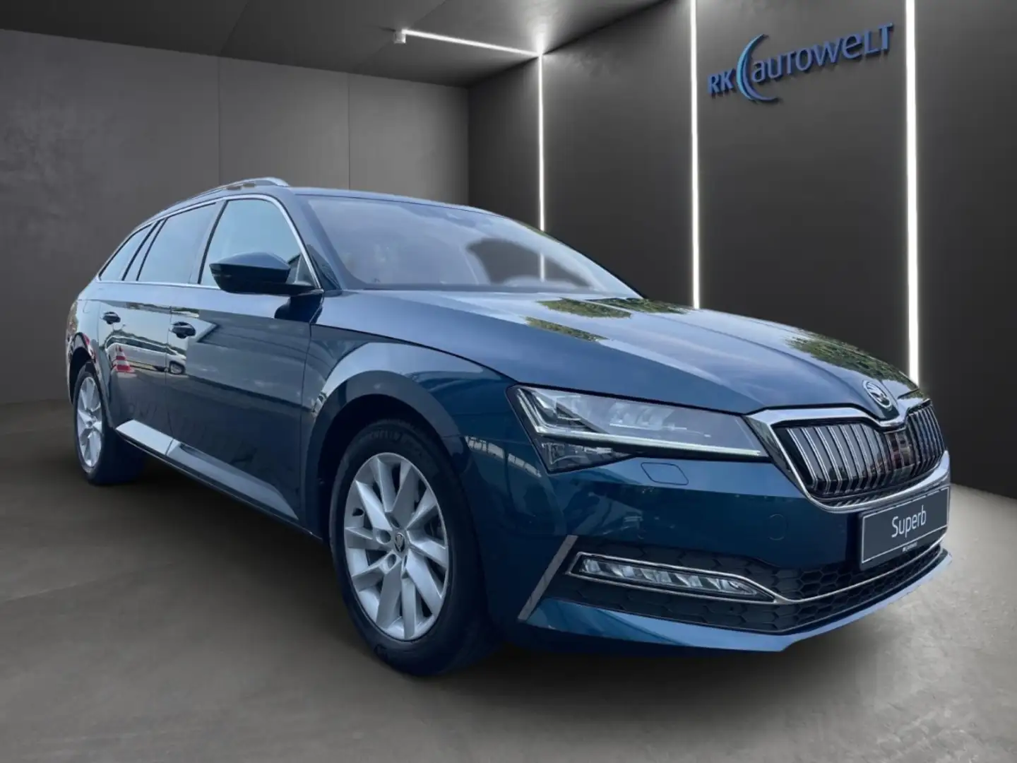 Skoda Superb Combi Style iV 1.4 TSI Hybrid EU6d Navi Panodach Blau - 2