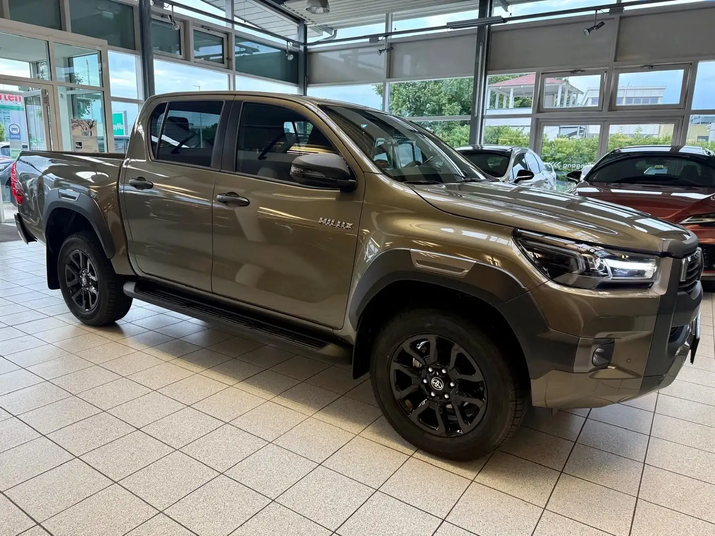 Toyota Hilux DOUBLE CAB INVINCIBLE-MILD HYB.-LEDER-47.490,- Brown - 2
