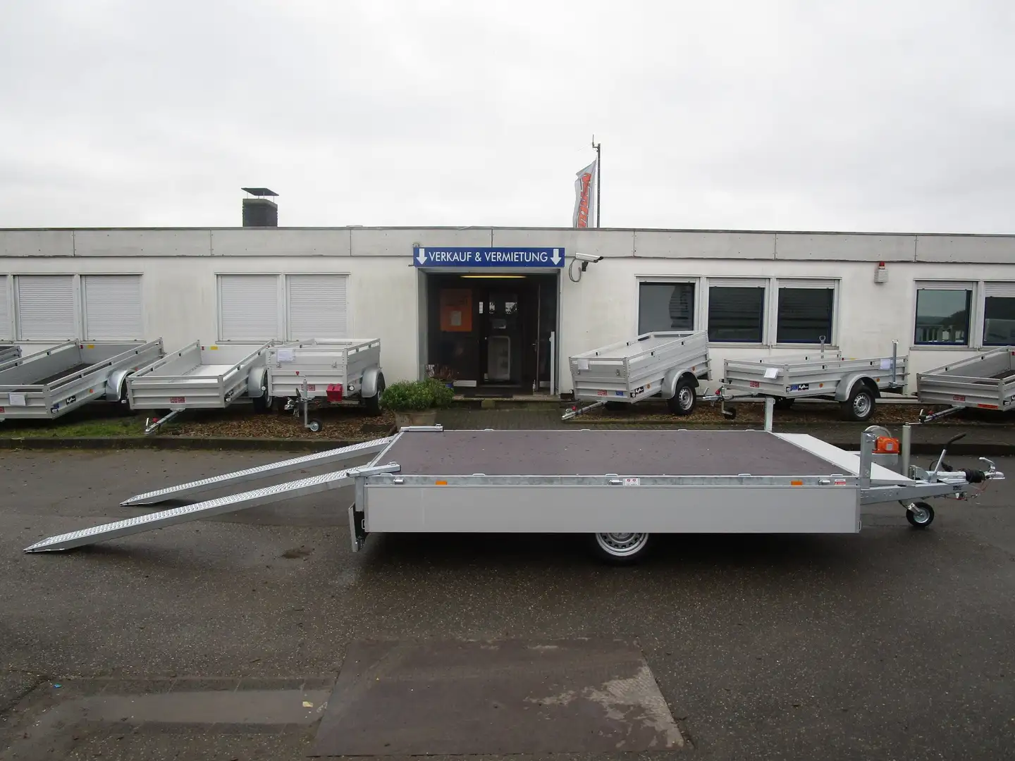 Eduard 3118 mit Auffahrrampen 3,11 x 1,80 x 0,30 m 1,8 t - 2