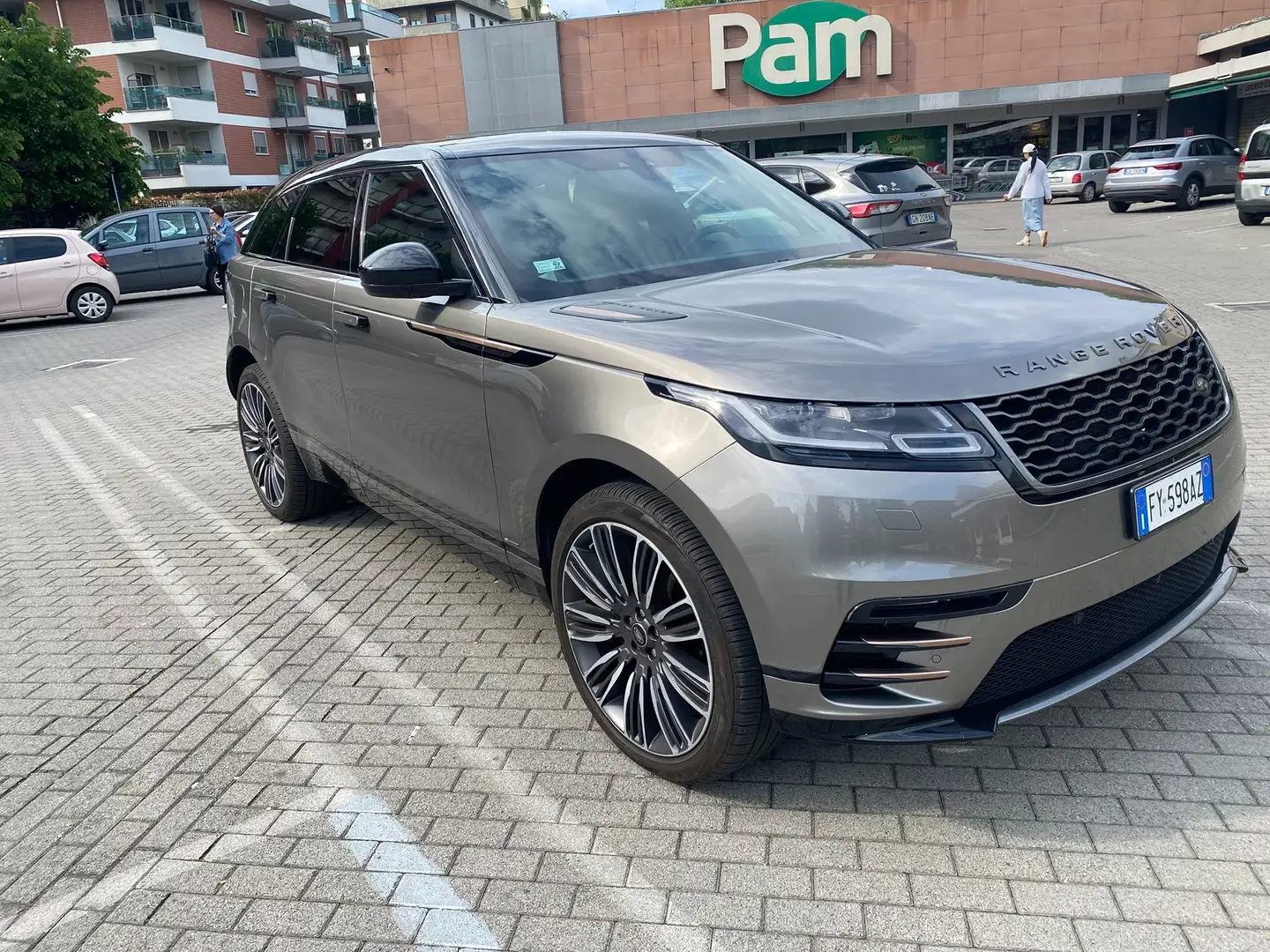 Land Rover Range Rover Velar Range Rover Velar 2.0d i4 R-Dynamic 240cv  my20 Argento - 2