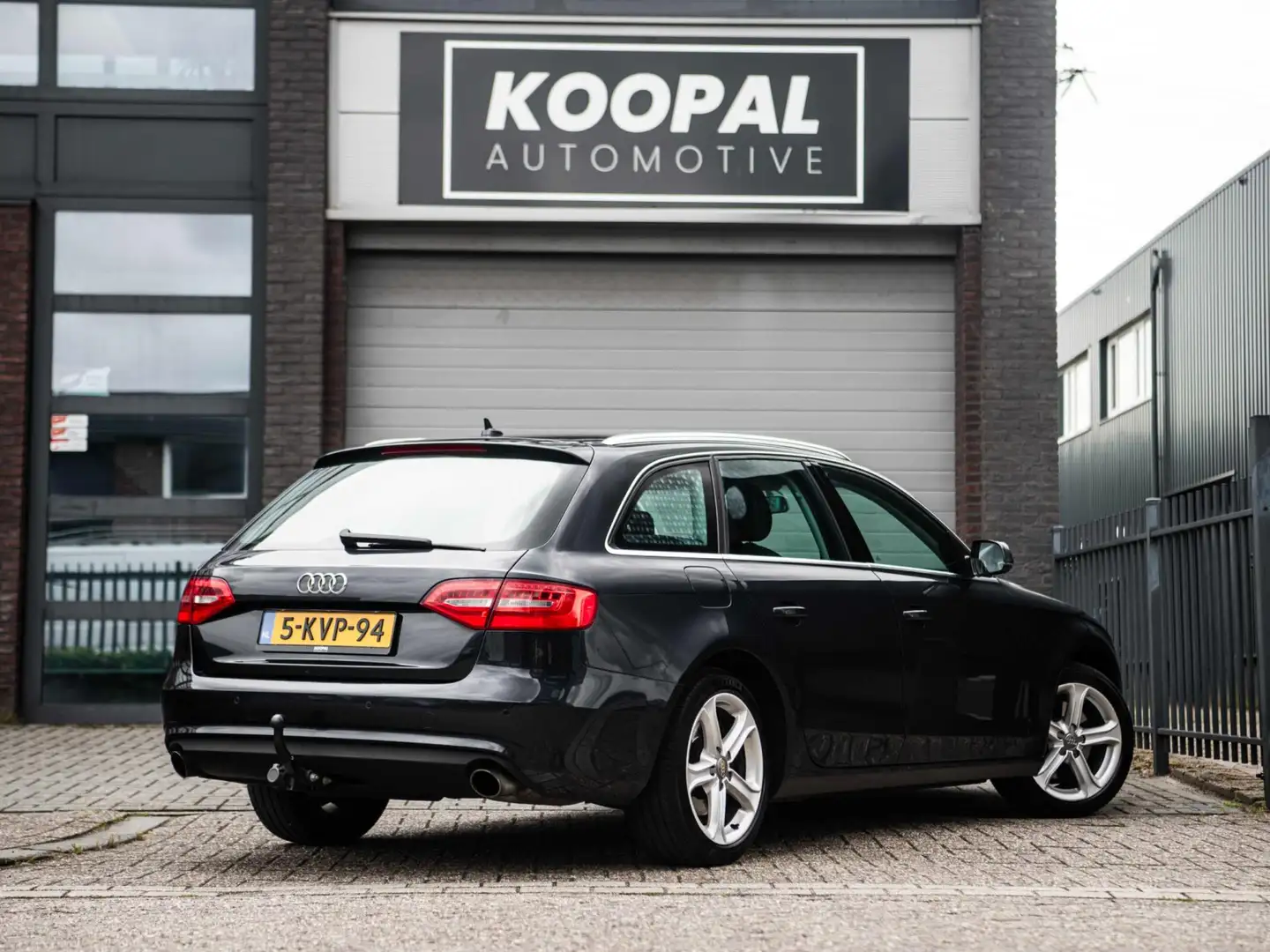 Audi A4 Avant 1.8 TFSI Business Edition Facelift | Trekhaa Blauw - 2