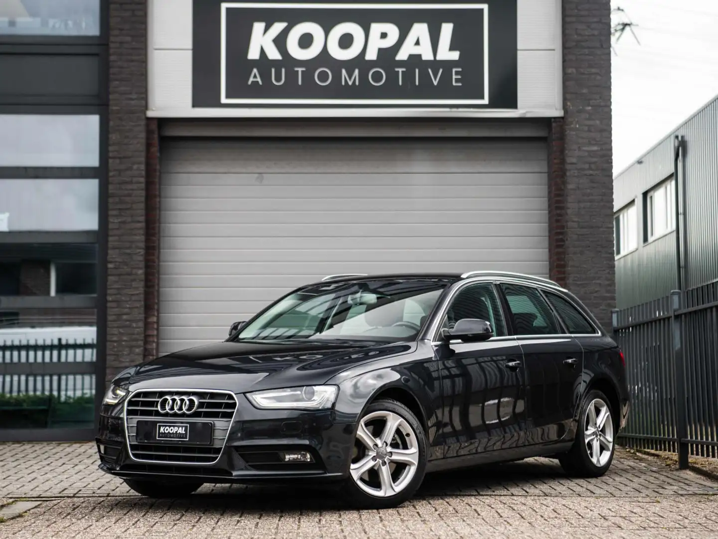 Audi A4 Avant 1.8 TFSI Business Edition Facelift | Trekhaa Blauw - 1