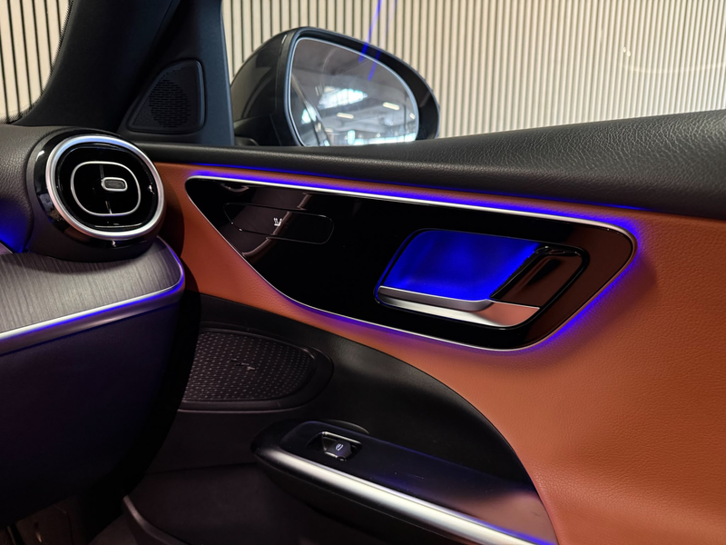 Mercedes-Benz C 300 300e Avantgarde-PANORAMA-CAMERA-DODE HOEK-APPLE CA — photo 33