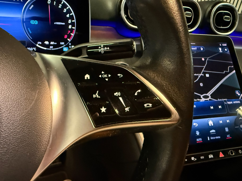 Mercedes-Benz C 300 300e Avantgarde-PANORAMA-CAMERA-DODE HOEK-APPLE CA — photo 18
