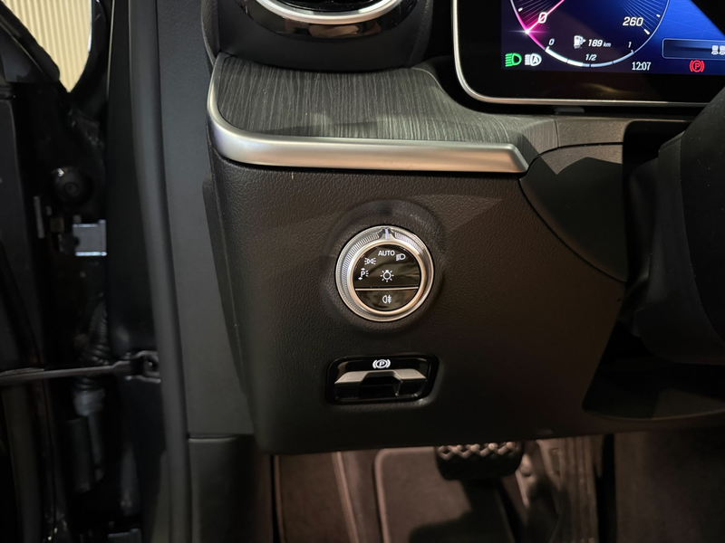 Mercedes-Benz C 300 300e Avantgarde-PANORAMA-CAMERA-DODE HOEK-APPLE CA — photo 14