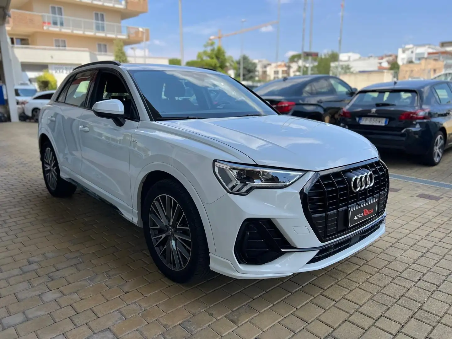 Audi Q3 2.0 tdi S line edition 150cv s-tronic Bianco - 2