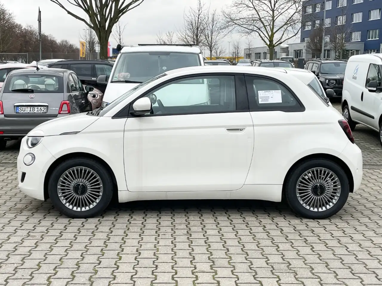 Fiat 500e 42 kWh 16 Zoll Alu Klimaaut. Apple CarPlay Androit 13