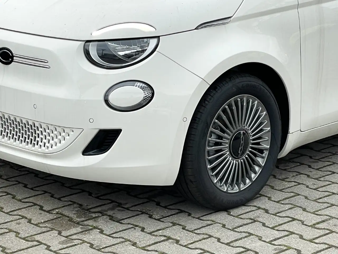 Fiat 500e 42 kWh 16 Zoll Alu Klimaaut. Apple CarPlay Androit 3