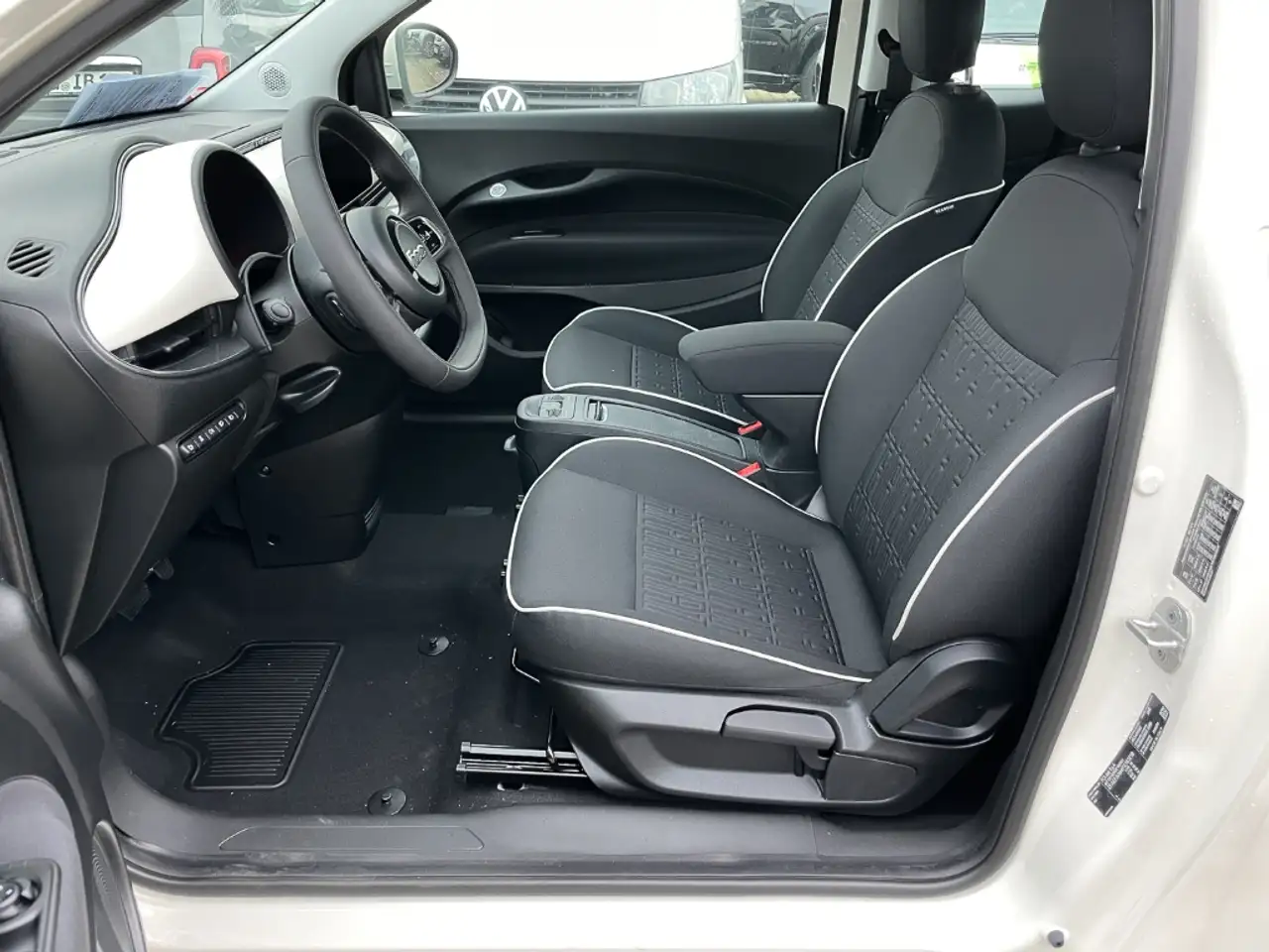 Fiat 500e 42 kWh 16 Zoll Alu Klimaaut. Apple CarPlay Androit 10