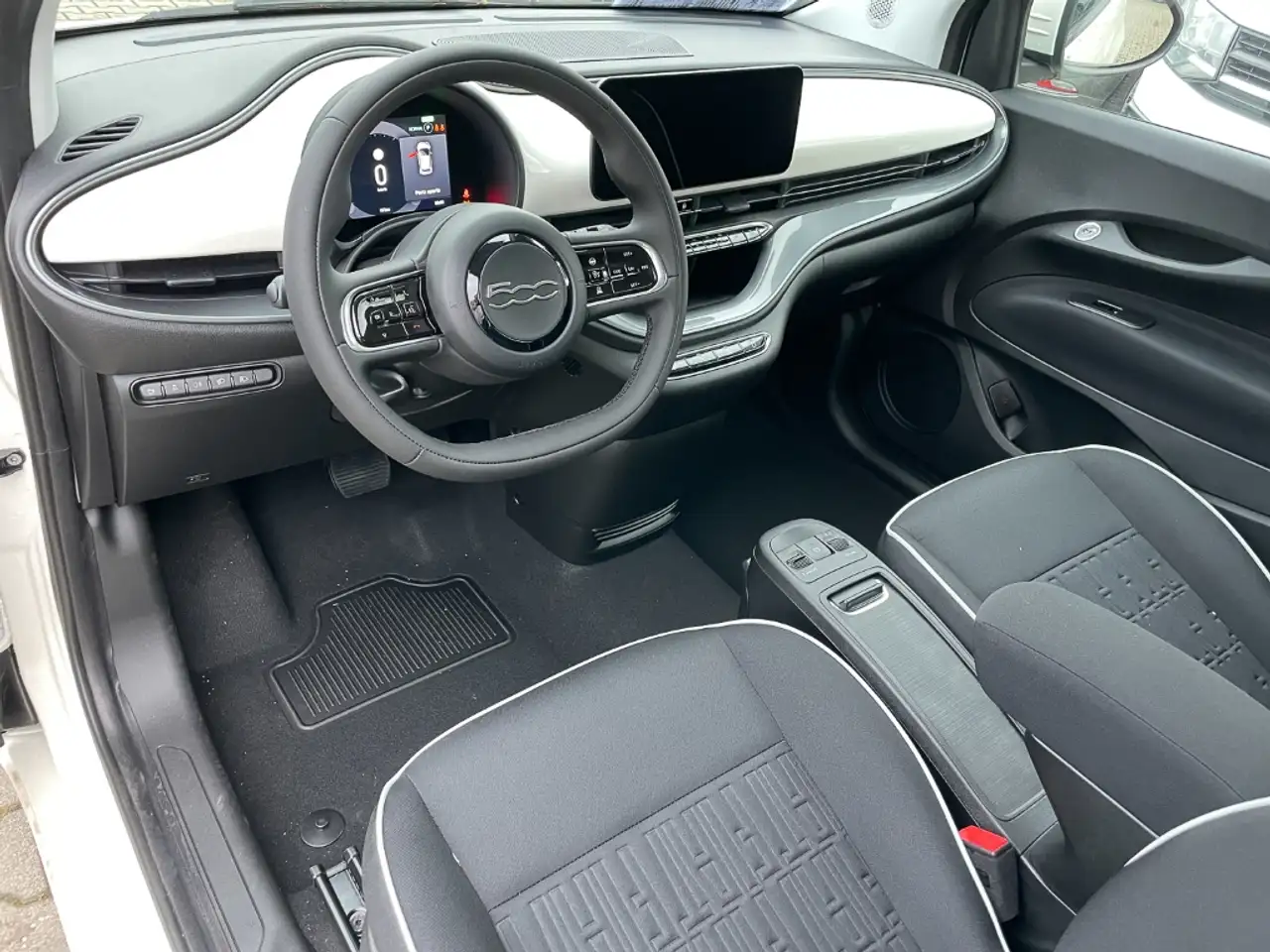 Fiat 500e 42 kWh 16 Zoll Alu Klimaaut. Apple CarPlay Androit 8