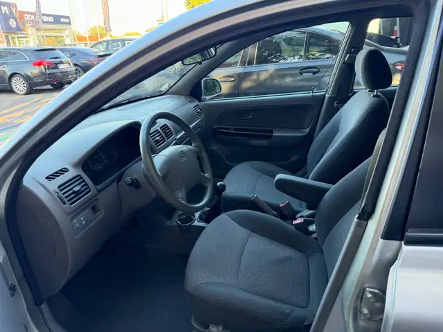 Kia Rio view 5