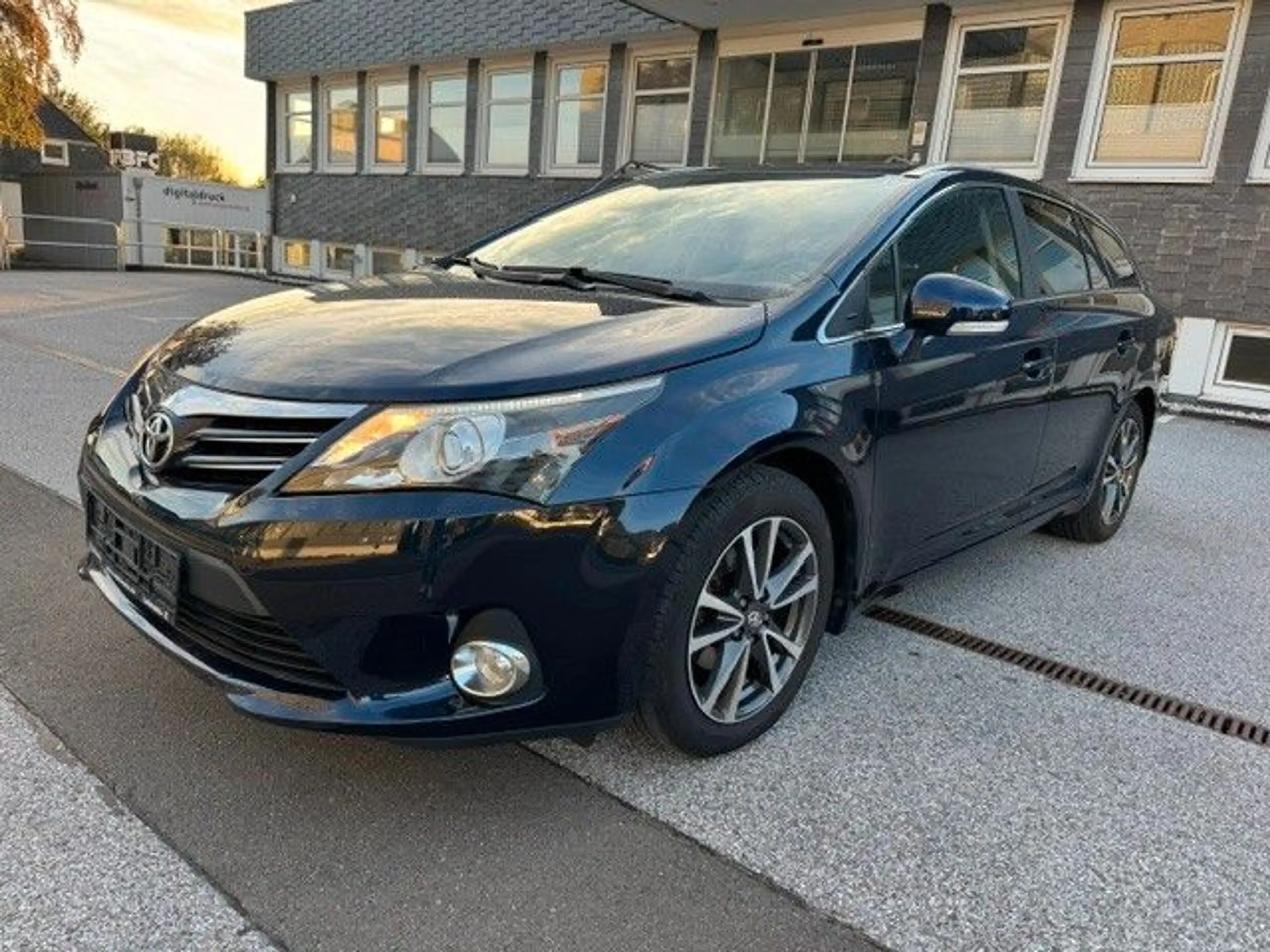 Toyota Avensis Kombi Edition KM 52541 — photo 2