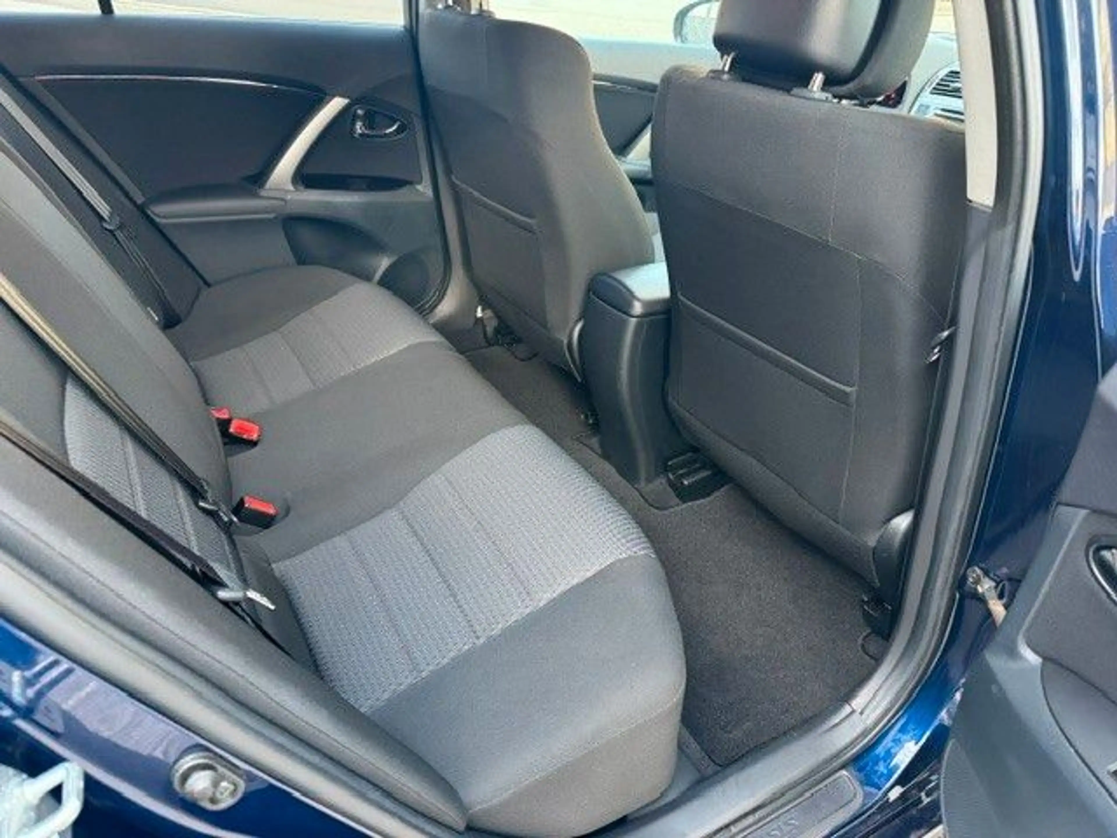 Toyota Avensis Kombi Edition KM 52541 — photo 10