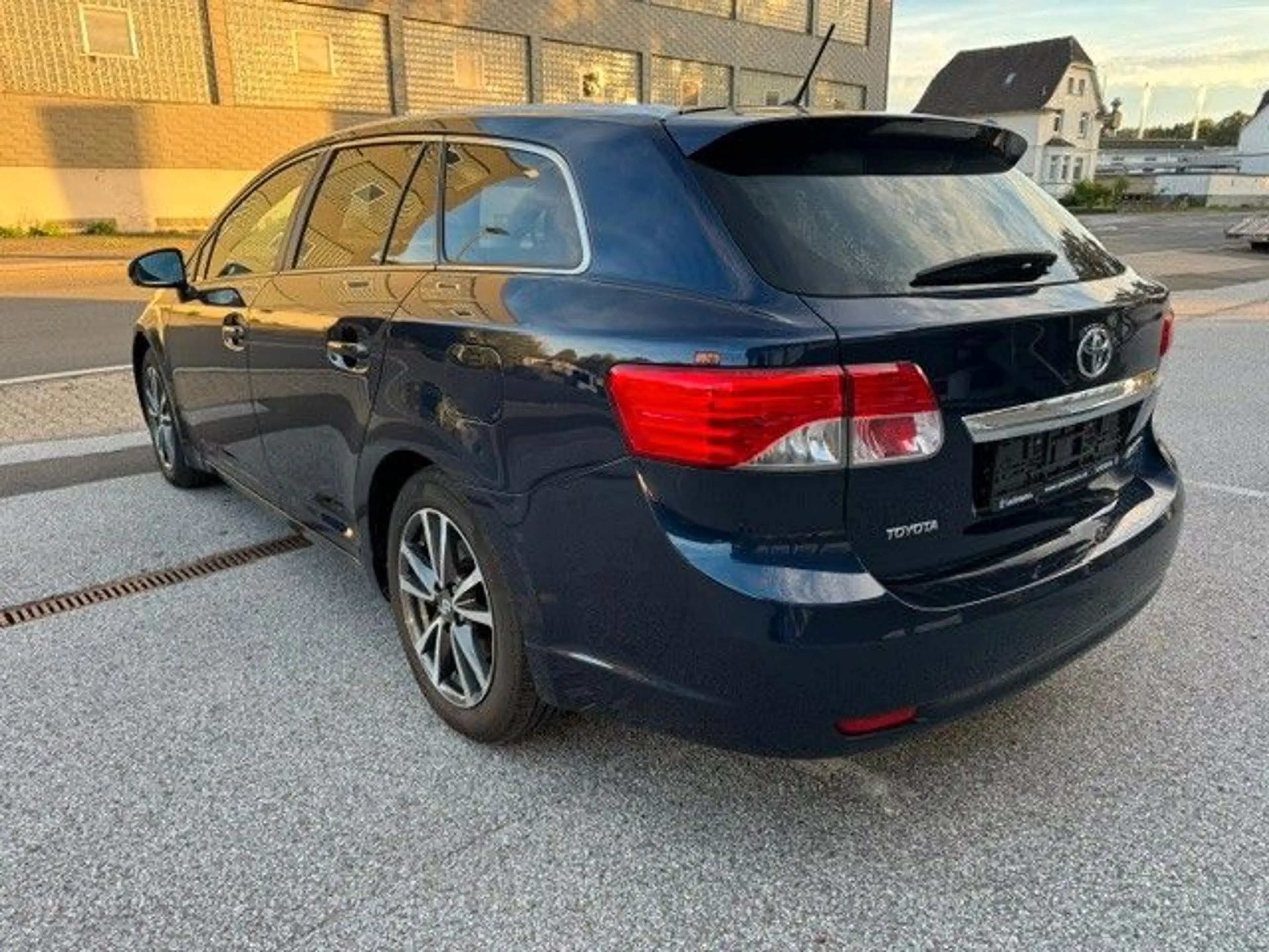 Toyota Avensis Kombi Edition KM 52541 — photo 4