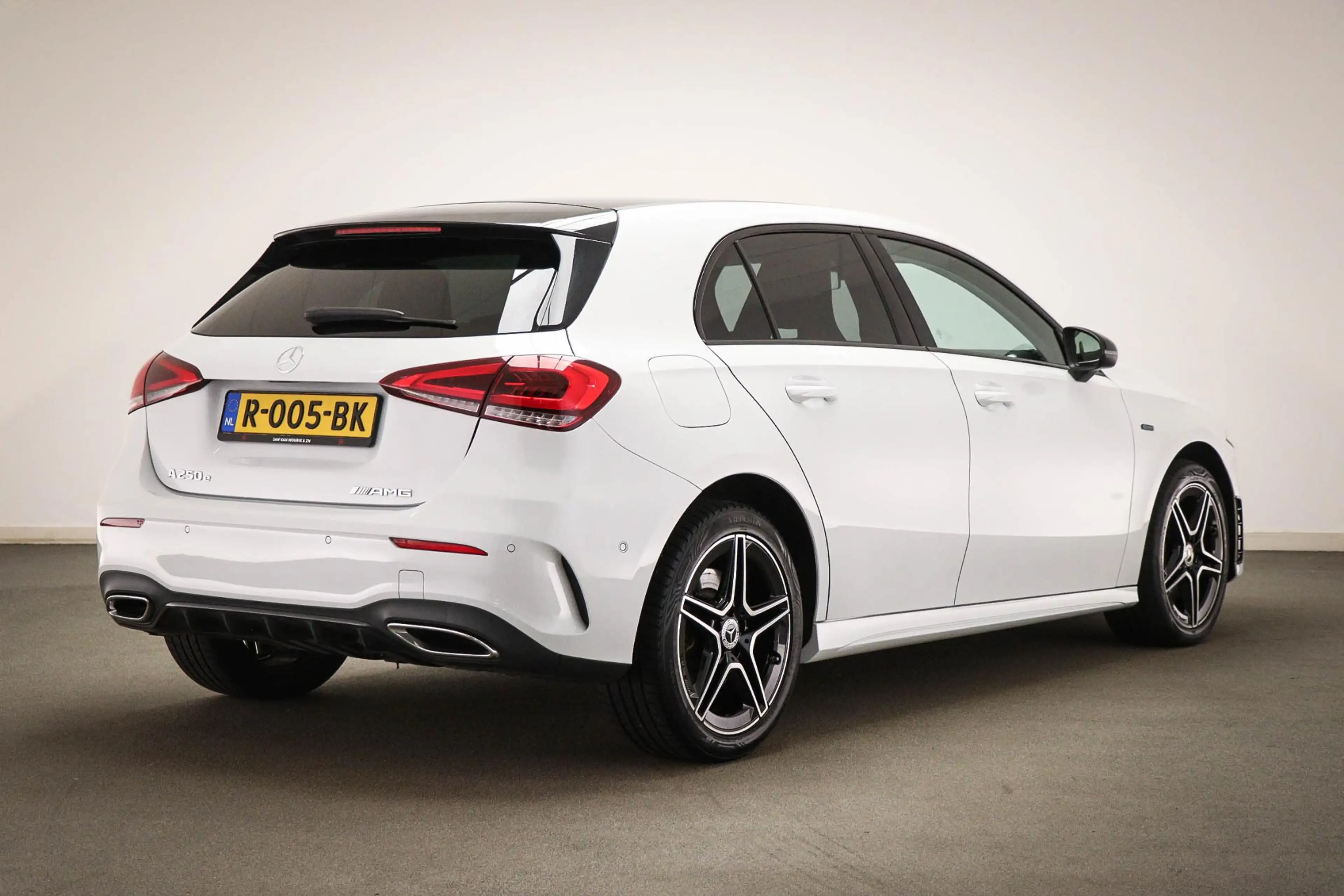 Mercedes-Benz A 250 e Business Solution AMG Limited | HALF LEDER | STO — photo 2