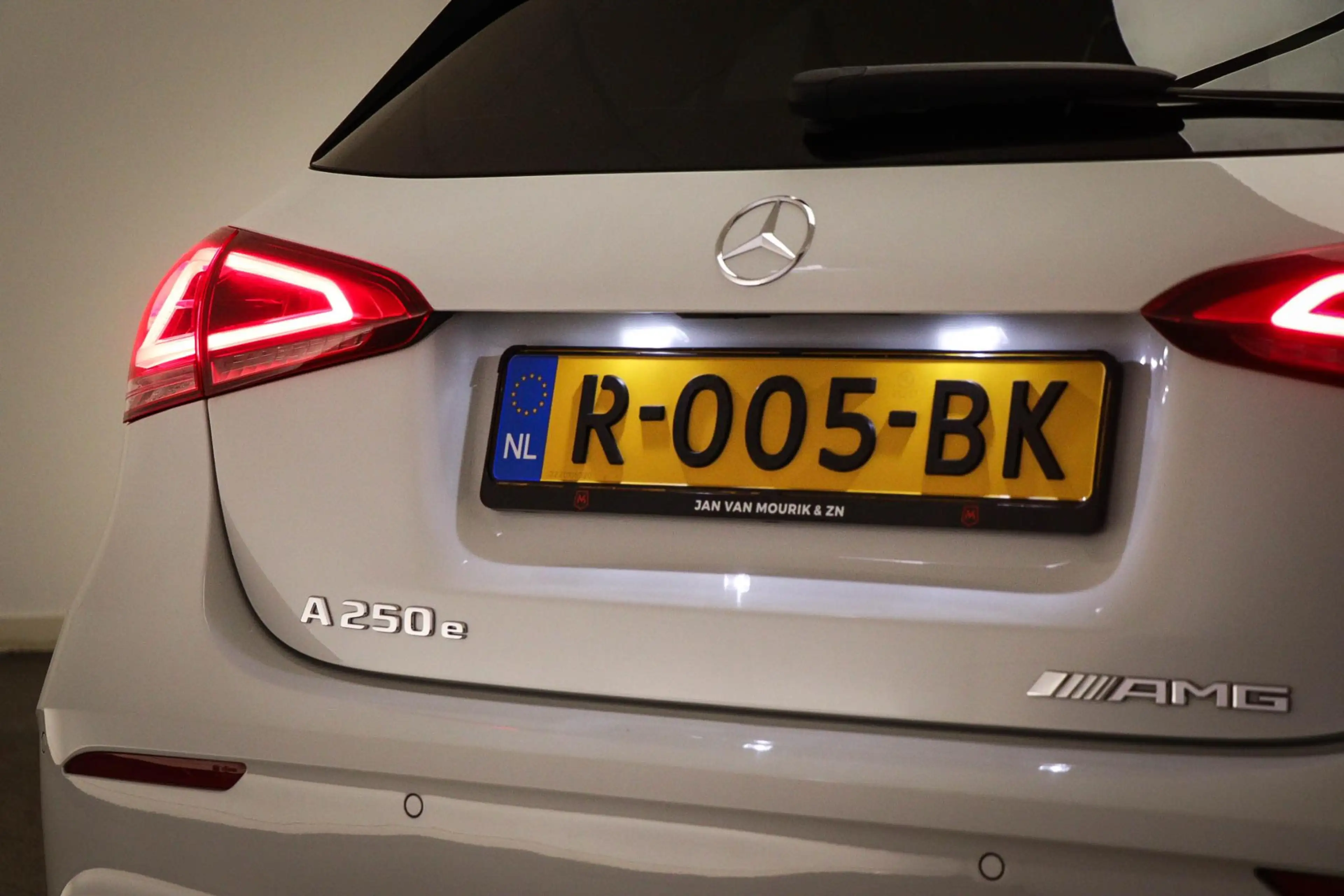 Mercedes-Benz A 250 e Business Solution AMG Limited | HALF LEDER | STO — photo 23