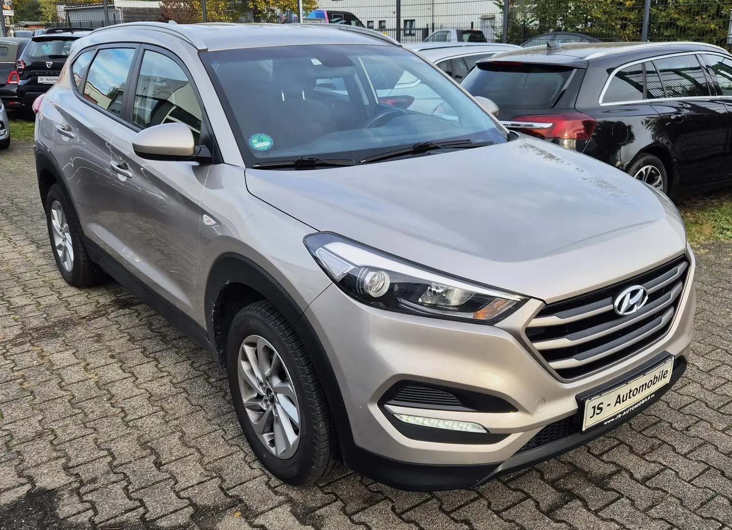 Hyundai TUCSON GO+ 2WD 177PS KLIMA NAVI KAMERA PDC LM ALLW SH 1HD Silber - 2