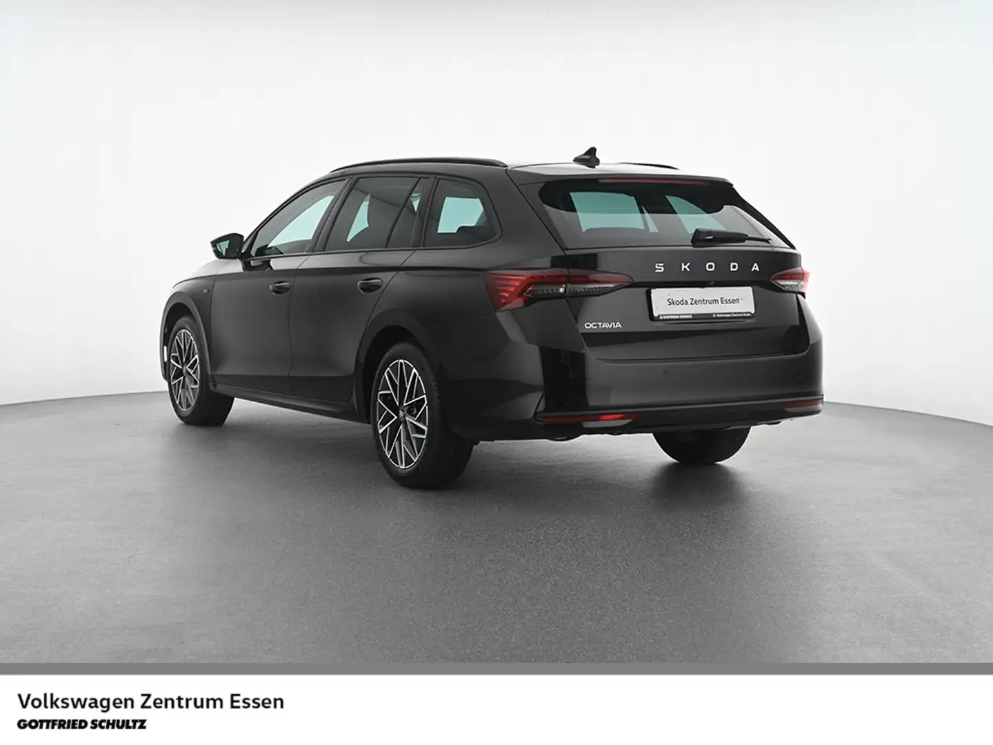 Skoda Octavia Combi Tour TDI DSG Navi AHK Sitzhzg Schwarz - 2