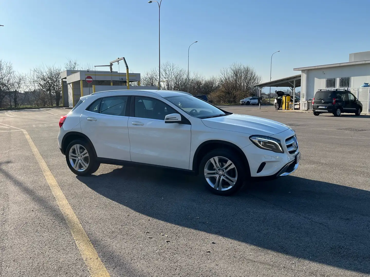 Mercedes-Benz GLA 200 D Automatic Business - 1