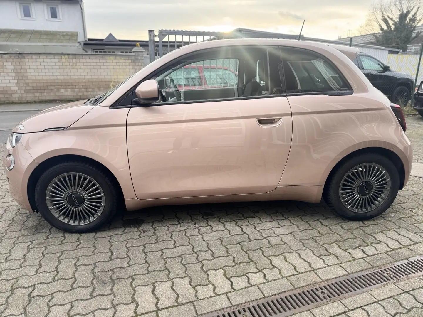 Fiat 500e 3+1 Icon 118PS PDC*KLIMA*SHZ Gold - 2