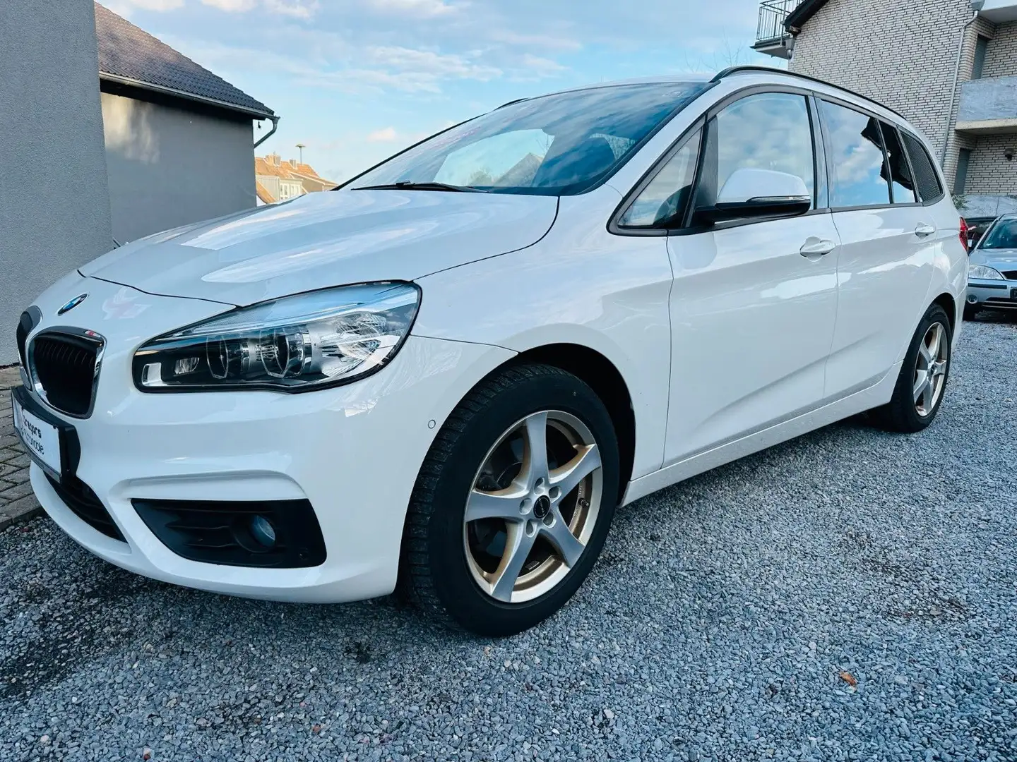 BMW 218 Baureihe 2 Gran Tourer 218 d Advantage Weiß - 2