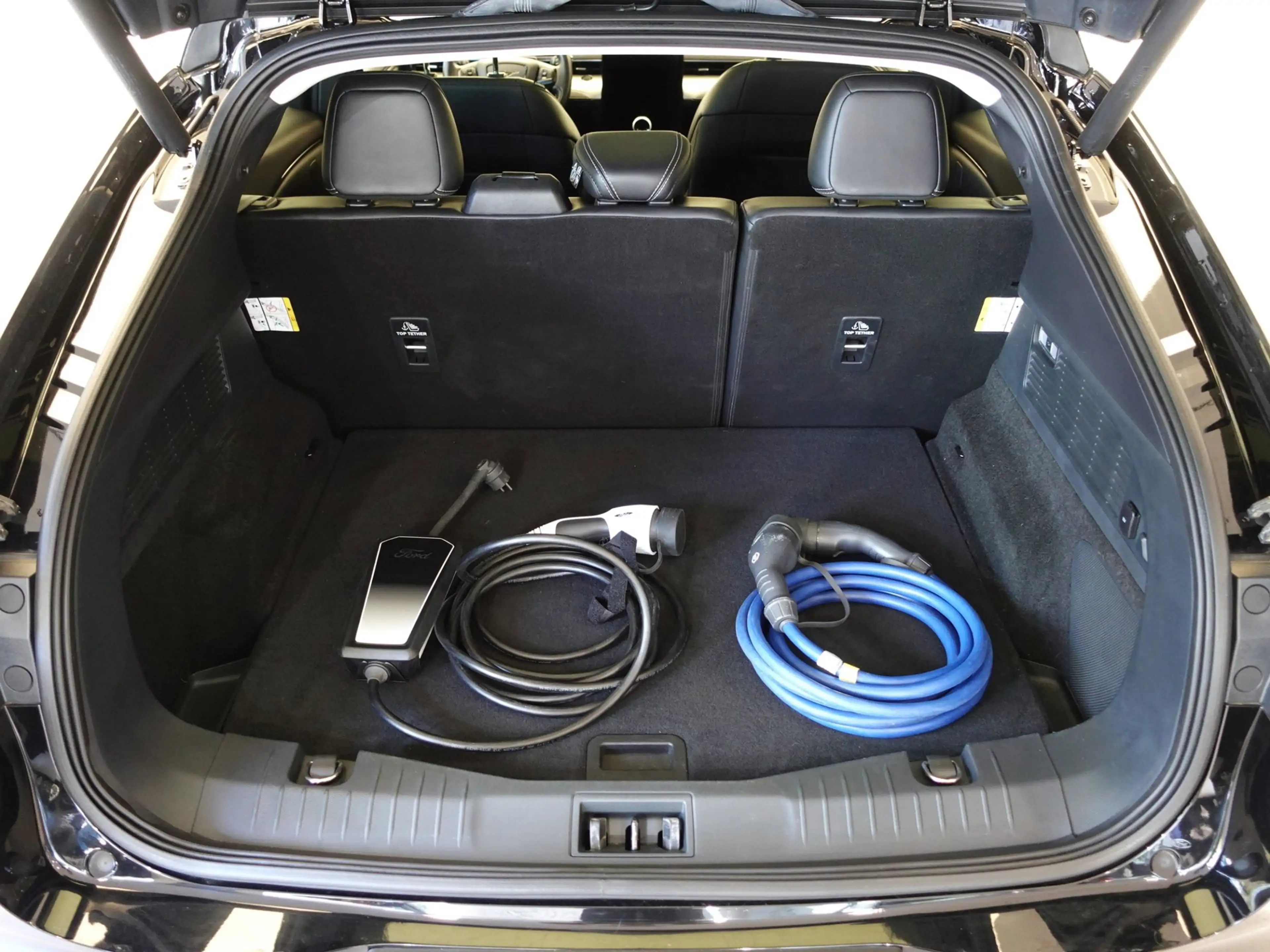 Ford Mustang Mach-E 98kWh SOH 93% Extended Range Premium+ Skyview RWD — photo 6