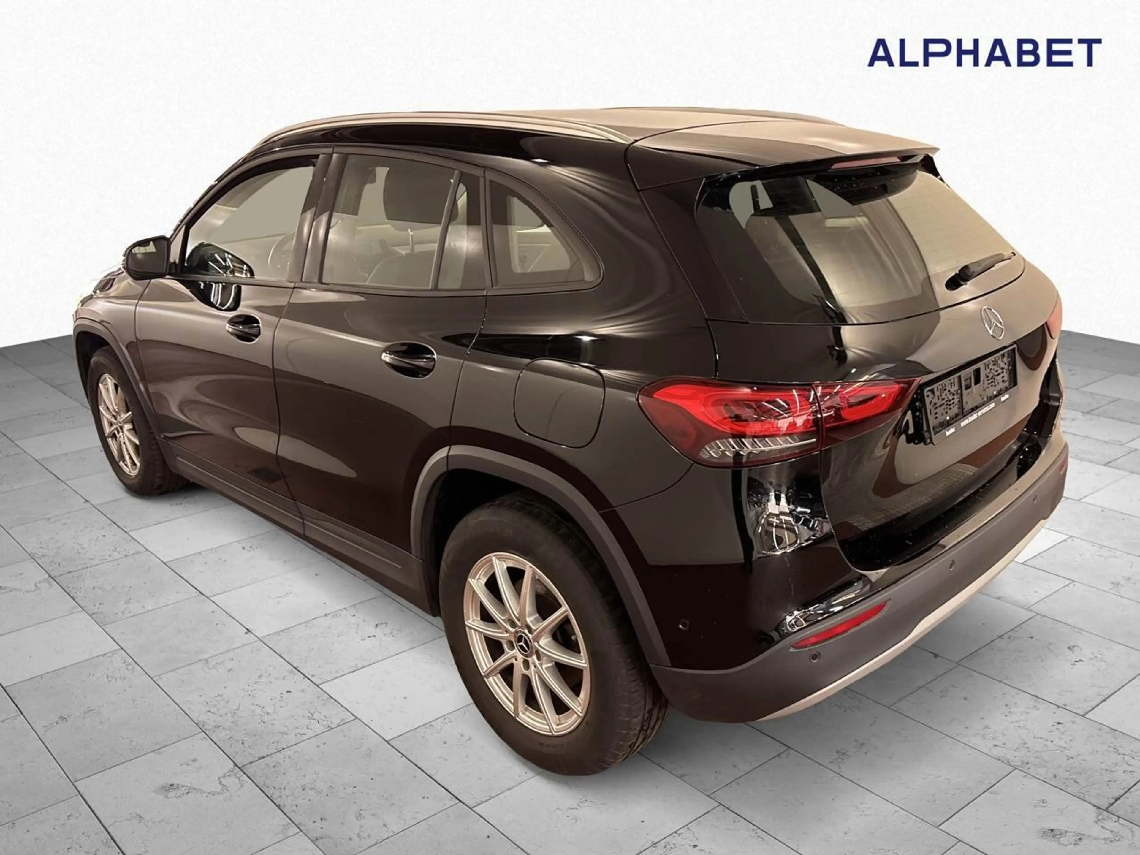 Mercedes-Benz GLA 180 d Key Lane Navi AUT Park-Assist Klima — photo 7