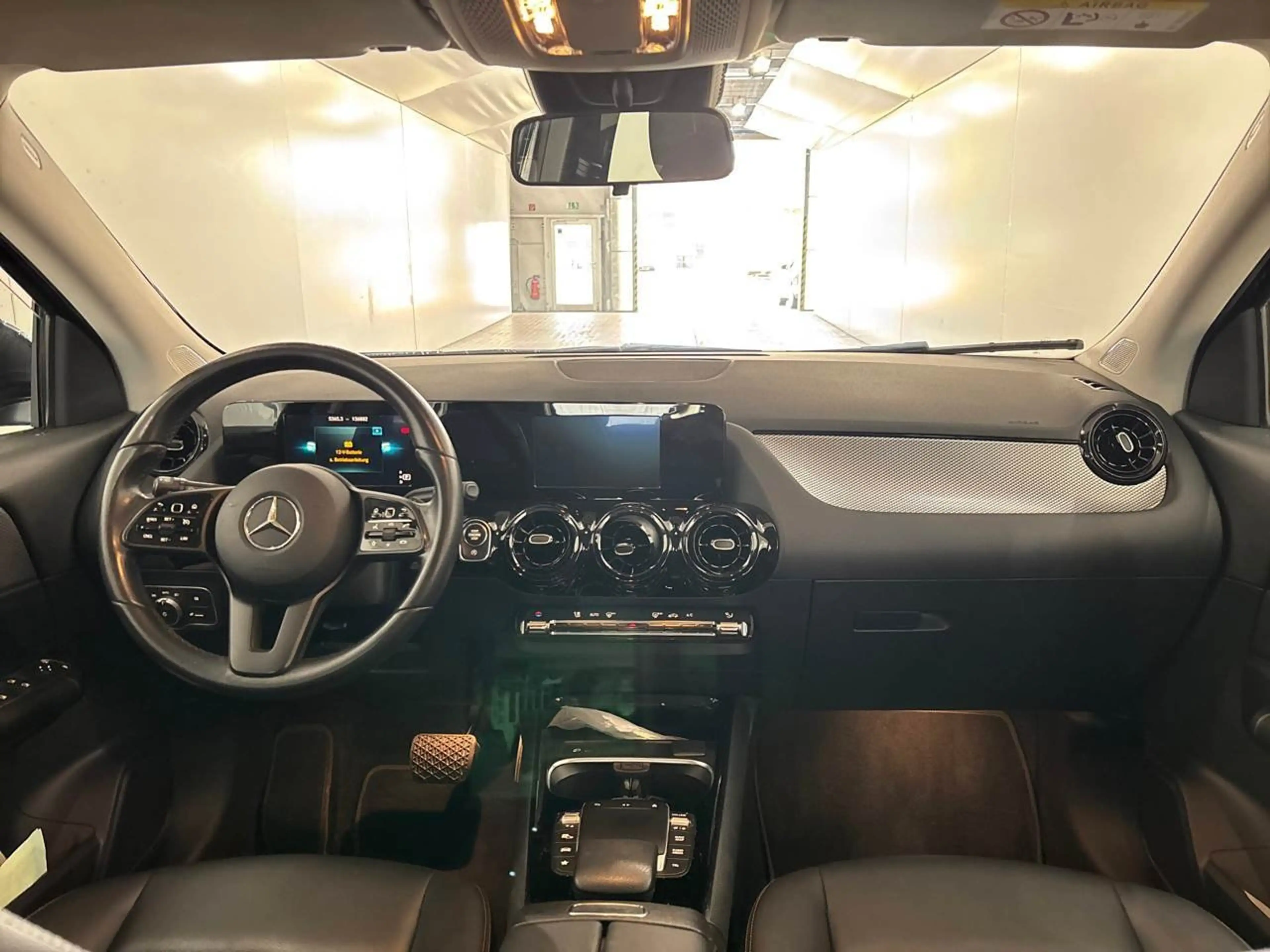 Mercedes-Benz GLA 180 d Key Lane Navi AUT Park-Assist Klima — photo 5