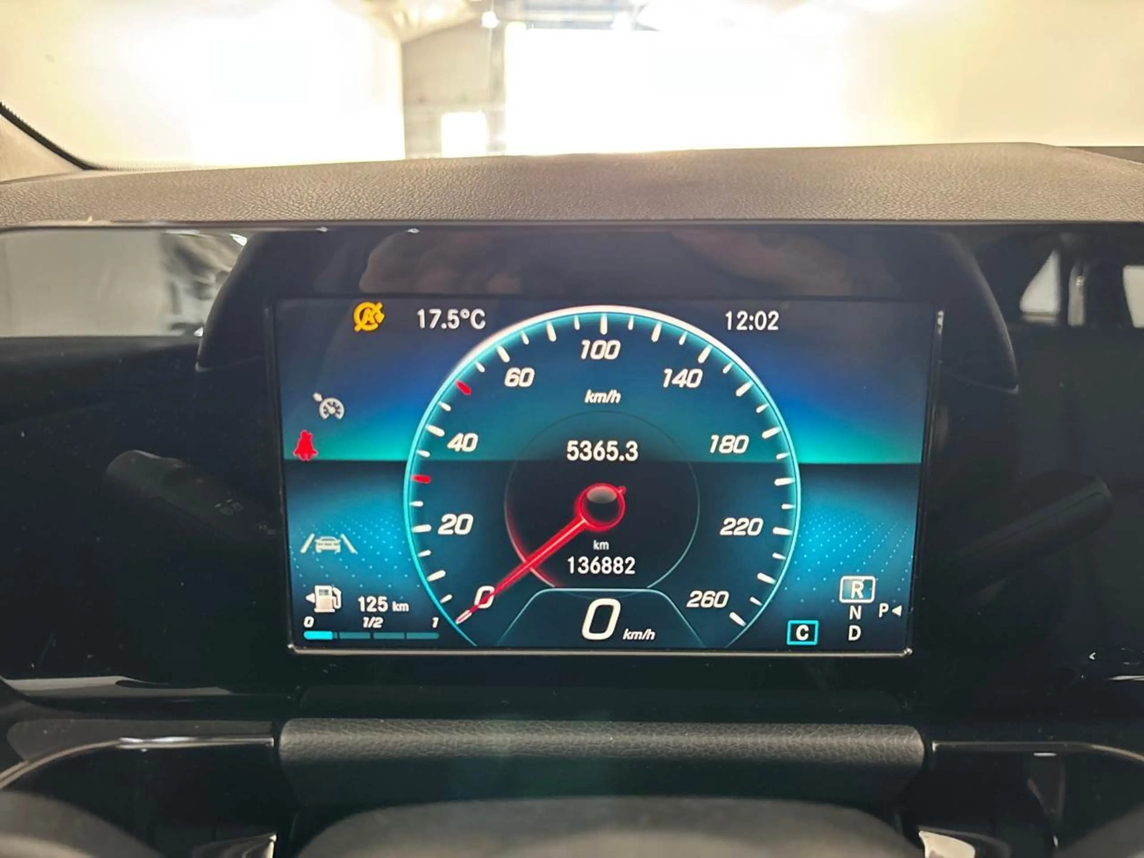 Mercedes-Benz GLA 180 d Key Lane Navi AUT Park-Assist Klima — photo 9