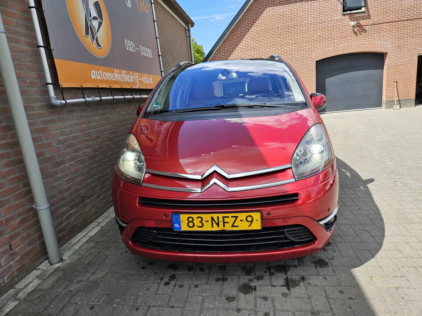 Citroen Grand C4 Picasso 1.6 THP Exclusive EB6V 7p. Красный - 2
