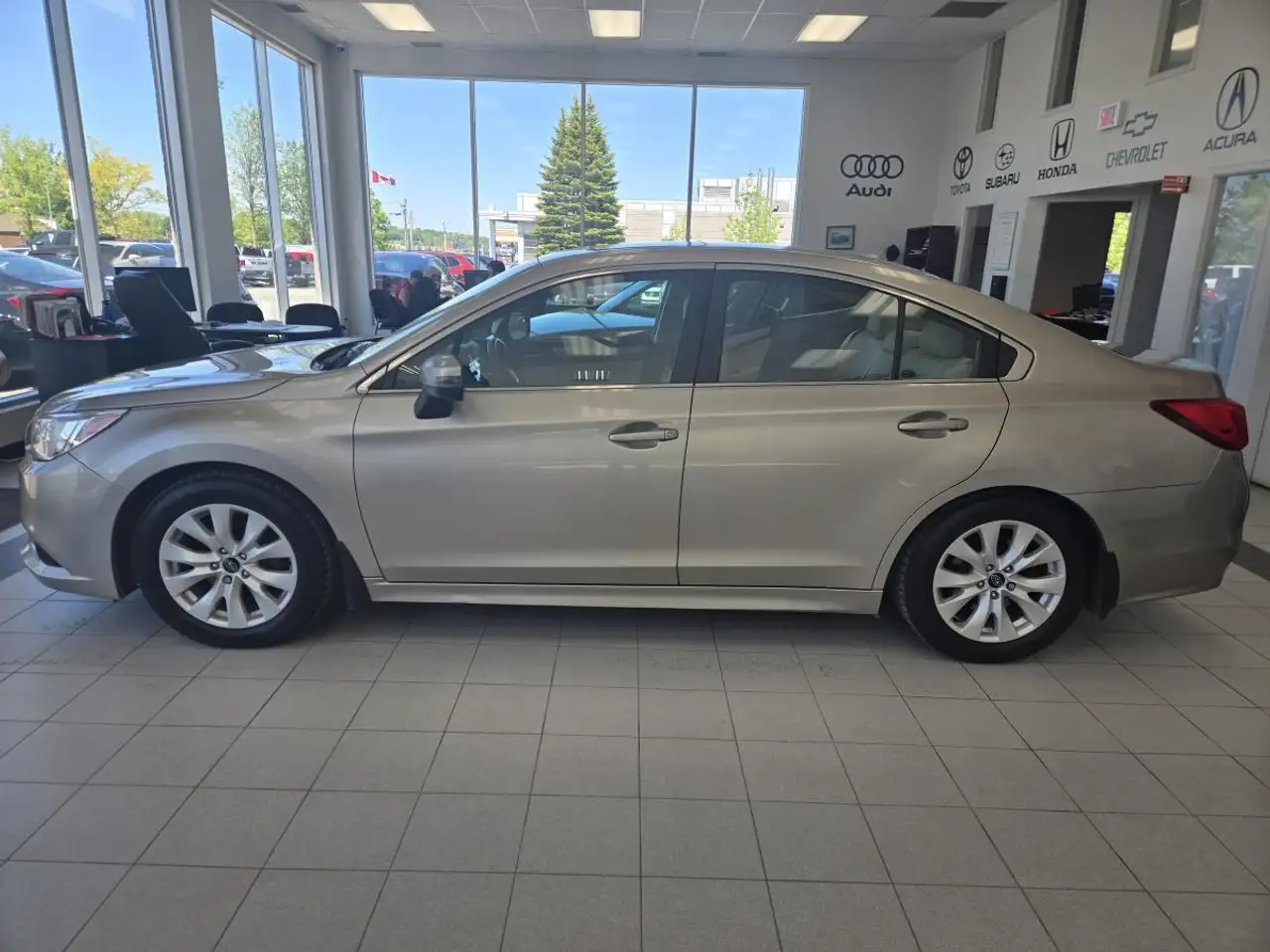 Subaru Legacy снимка Subaru Legacy