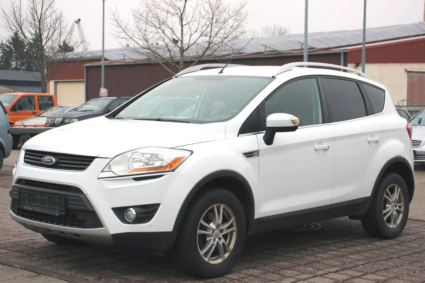 Ford Kuga 2.0TDCi # Alu # AHK # Klimaaut. # Sitzheiz. Weiß - 1