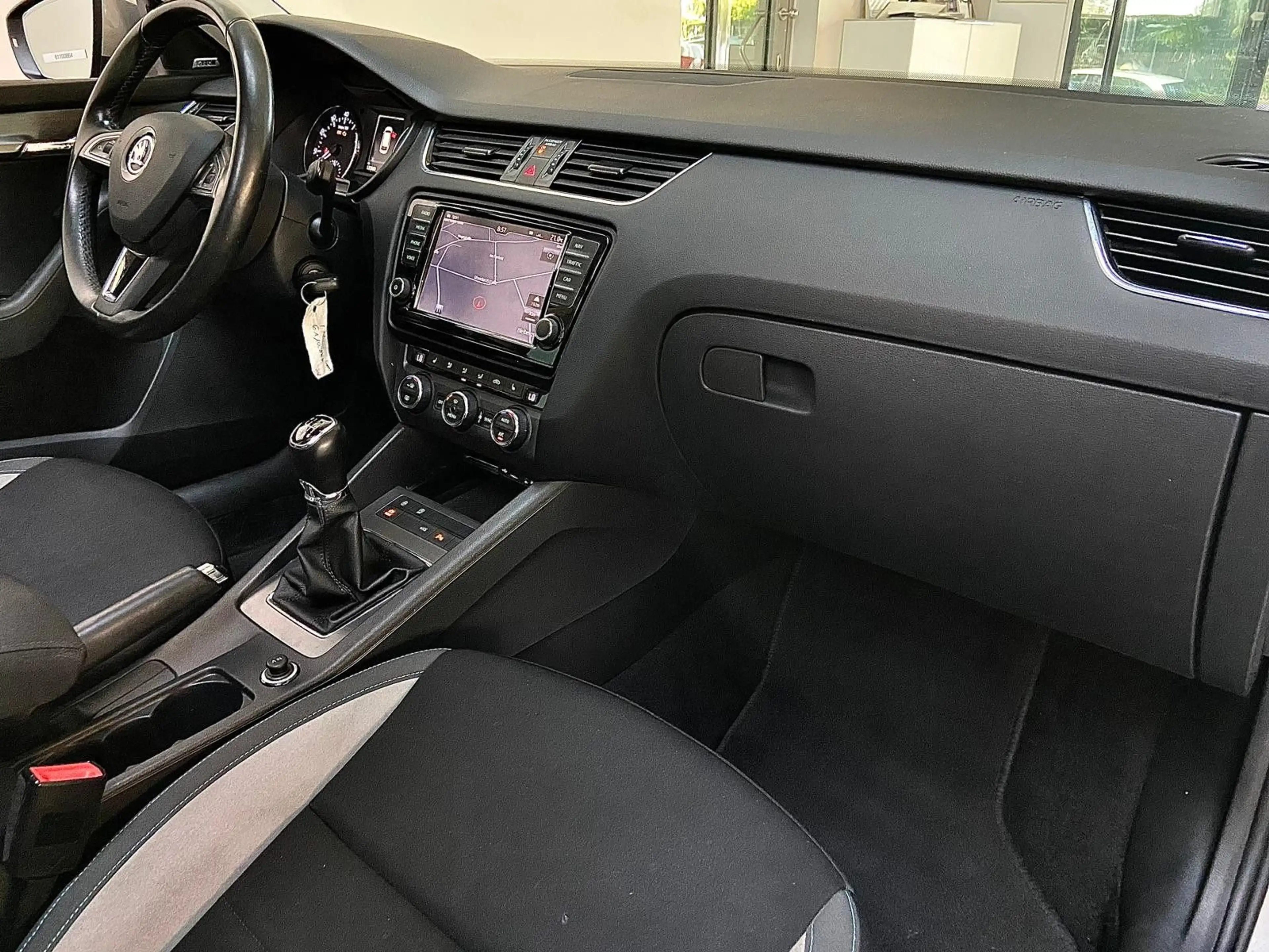 Skoda Octavia Joy Canton Navi Panorama Xenon DCC — photo 15