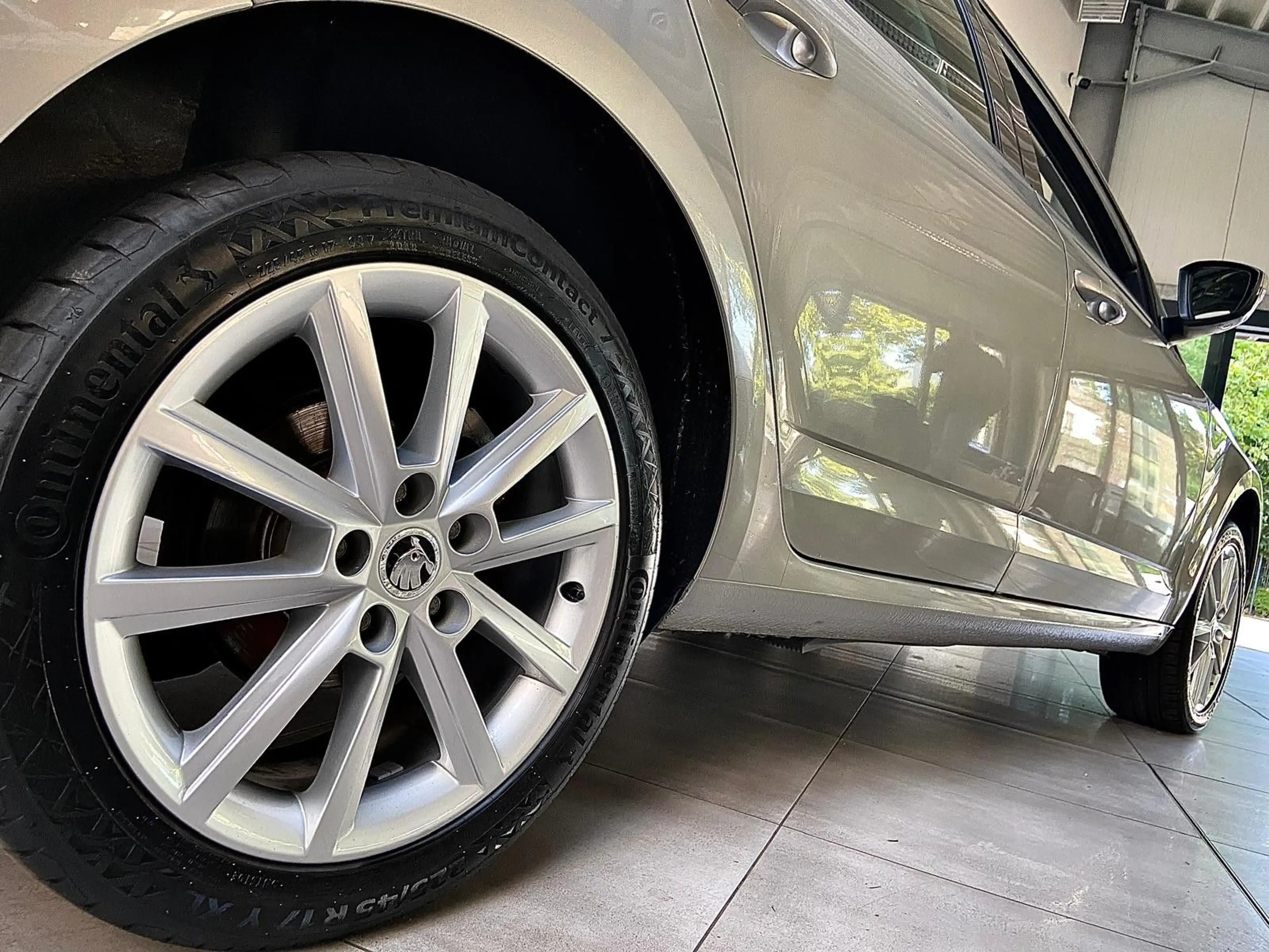 Skoda Octavia Joy Canton Navi Panorama Xenon DCC — photo 5