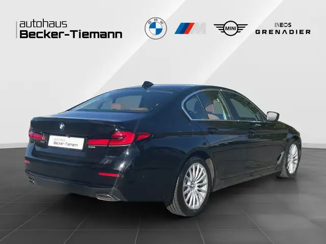 BMW 5 Series view 6