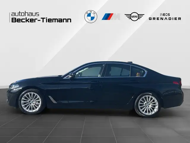 BMW 5 Series view 3
