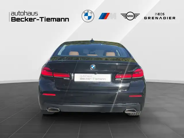 BMW 5 Series view 5
