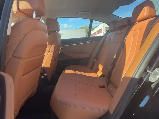 BMW 5 Series view 15