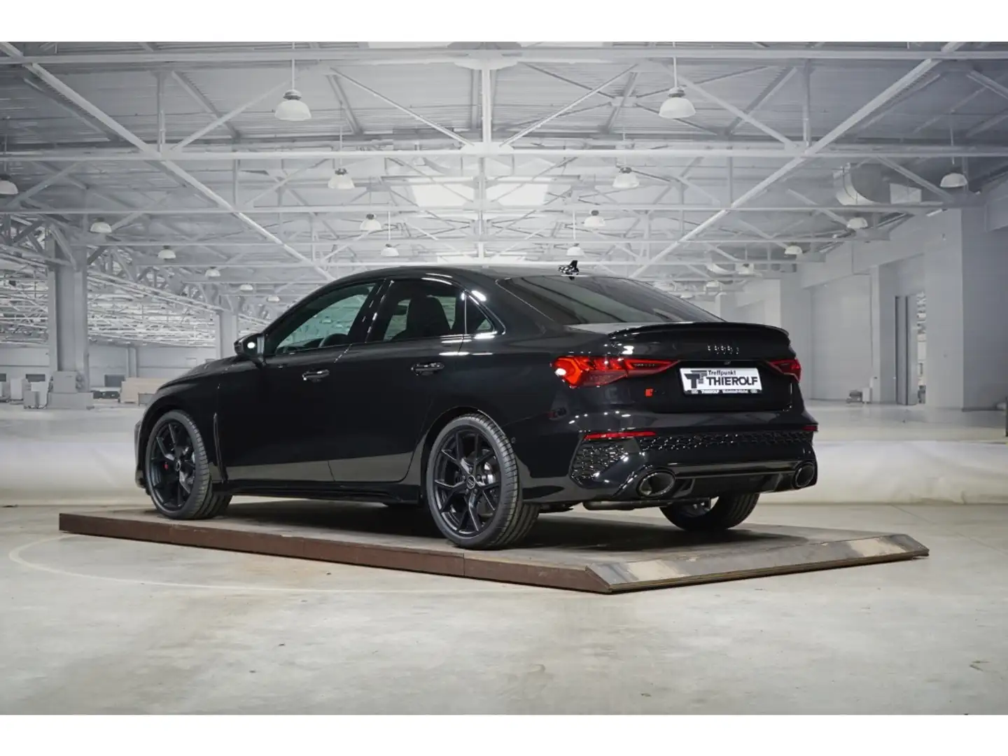 Audi RS3 Limousine 2.5 TFSI qu. HuD Sportabgas. 360 Gra Schwarz - 2