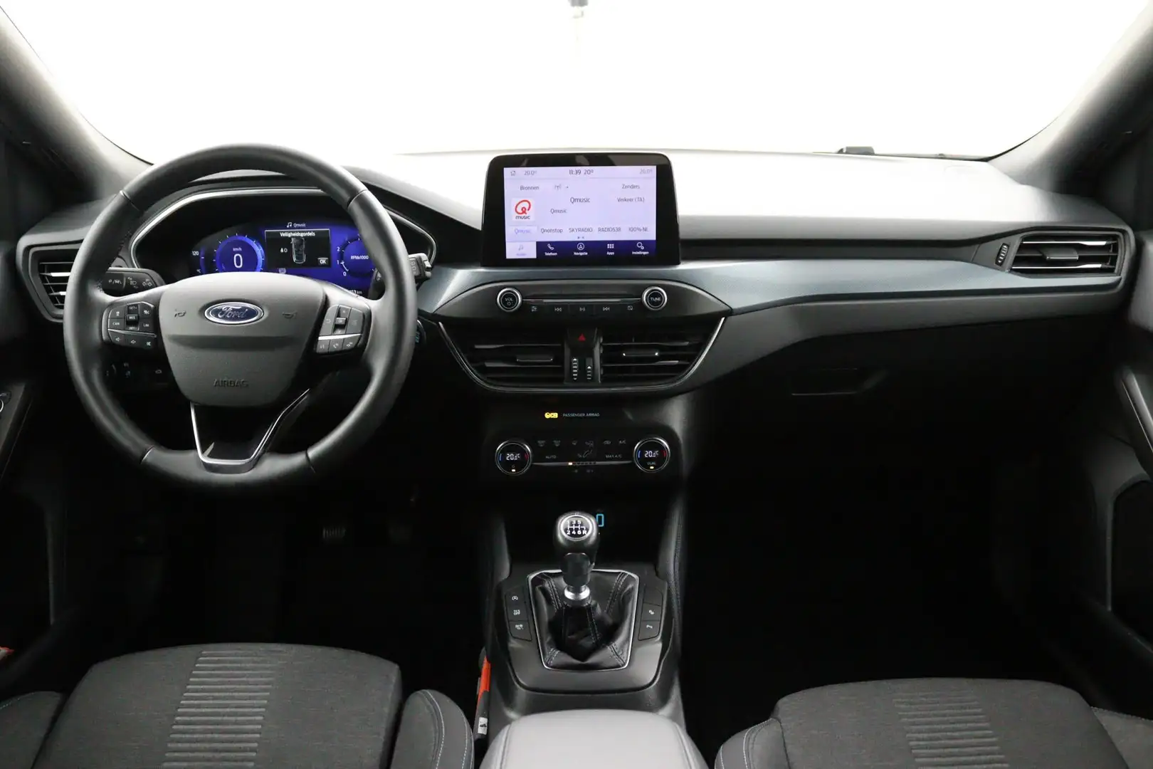 Ford Focus Wagon 1.0 EcoBoost Hybrid Active*ECC*NAVI*ACC*HAAK Grijs - 2