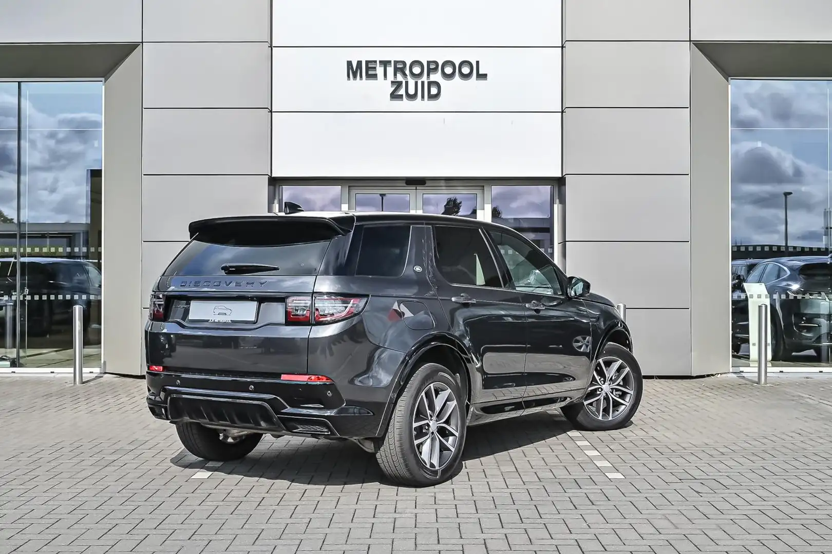 Land Rover Discovery Sport P300e Dynamic SE Grijs - 2