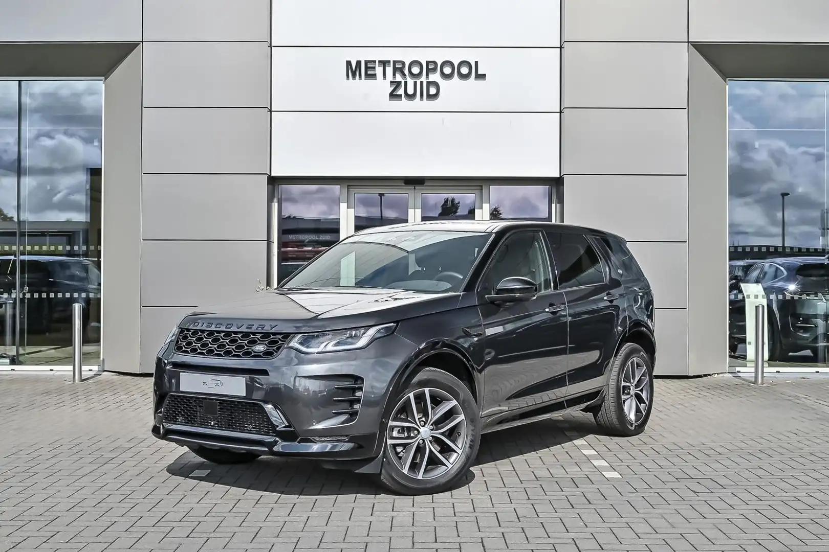 Land Rover Discovery Sport P300e Dynamic SE Grijs - 1