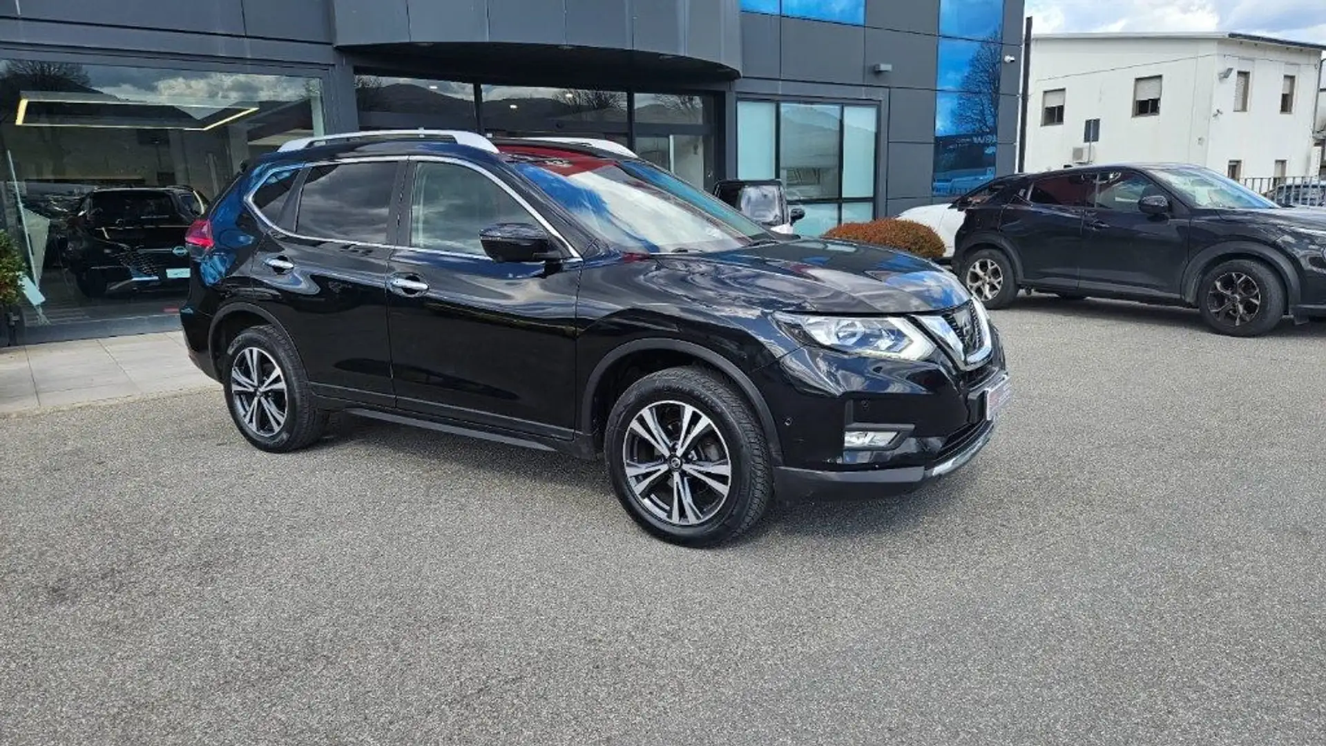 Nissan X-Trail 1.6 dCi 2WD N-Connecta Zwart - 2