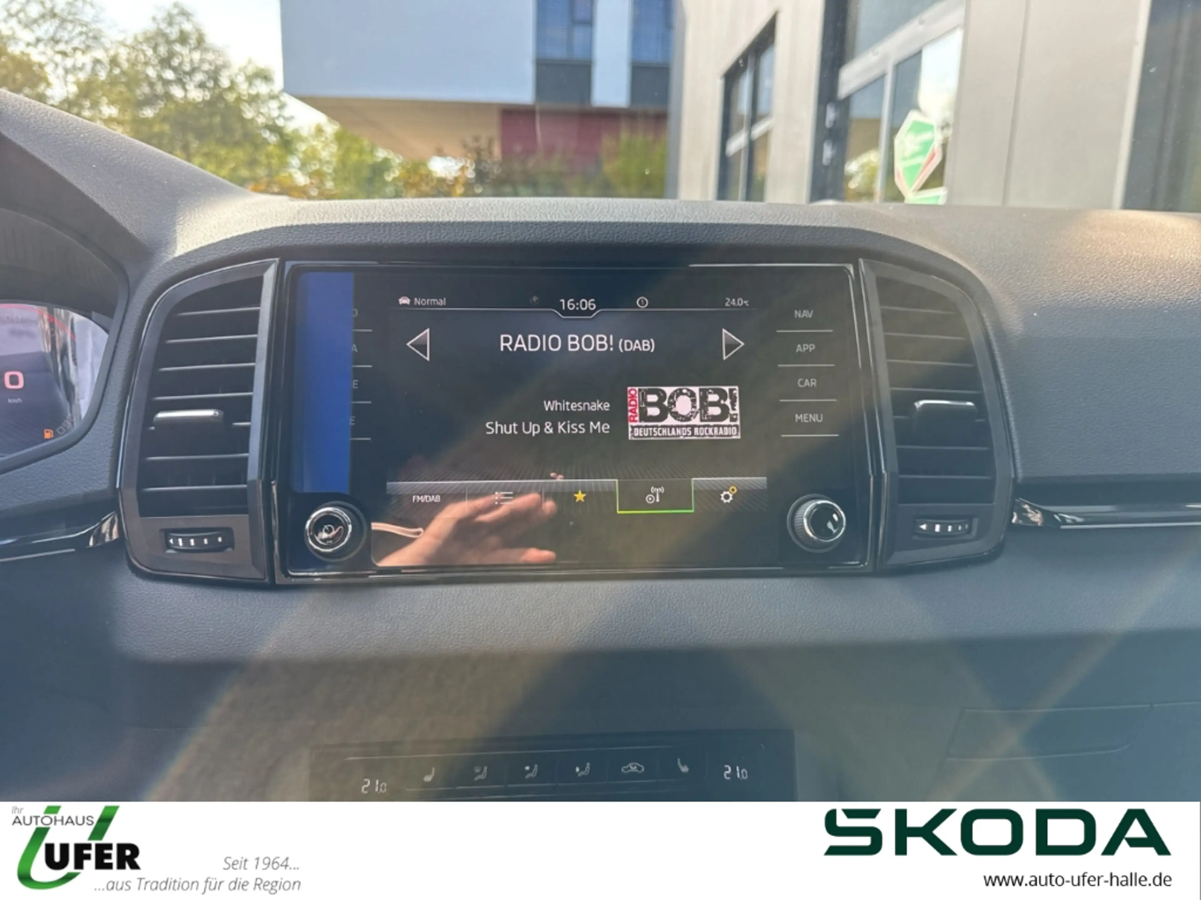 Skoda Karoq Sportline Sportpaket AHK Navi Matrix-LED Kurvenlic — photo 11